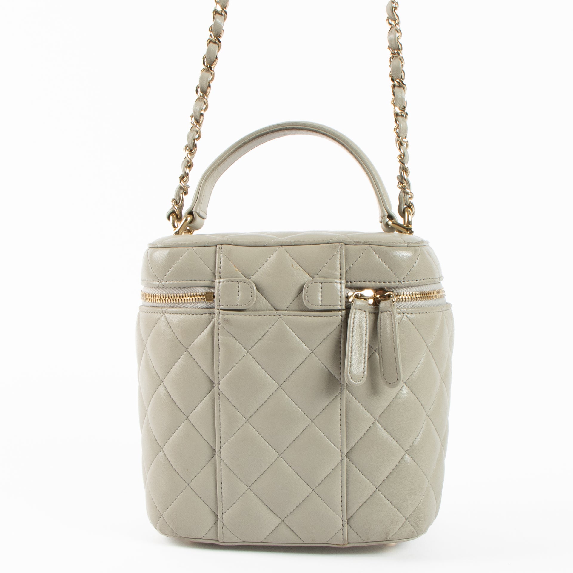 Shop the 100% authentic Chanel Grey Lambskin Trendy CC Vanity Case Bag second hand on Labellov.com!
