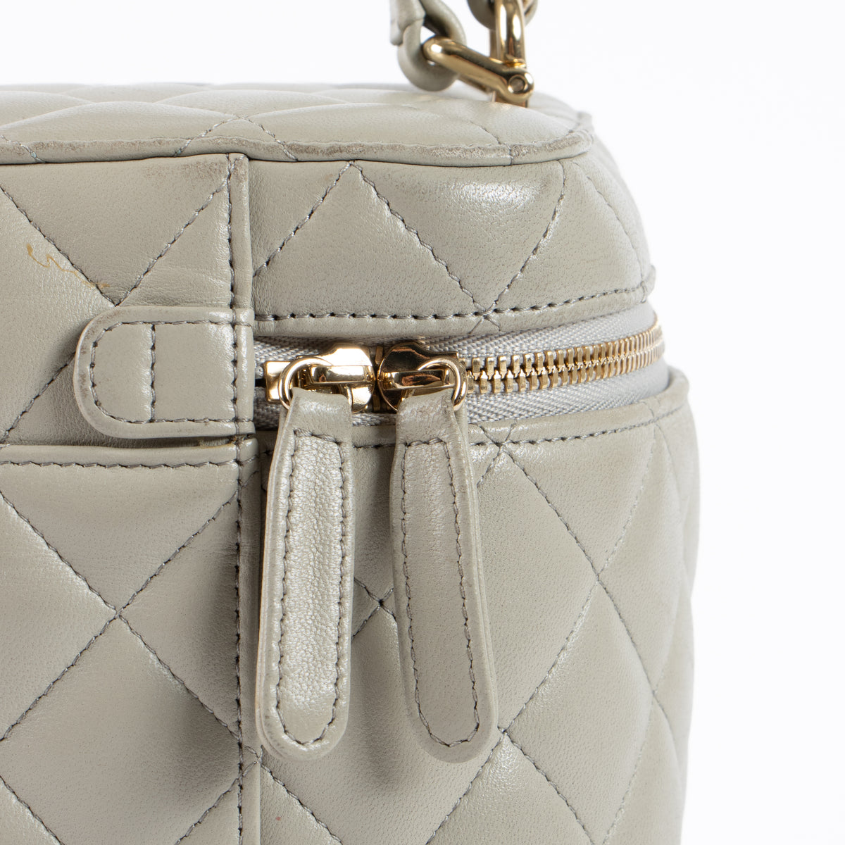 Shop the 100% authentic Chanel Grey Lambskin Trendy CC Vanity Case Bag second hand on Labellov.com!
