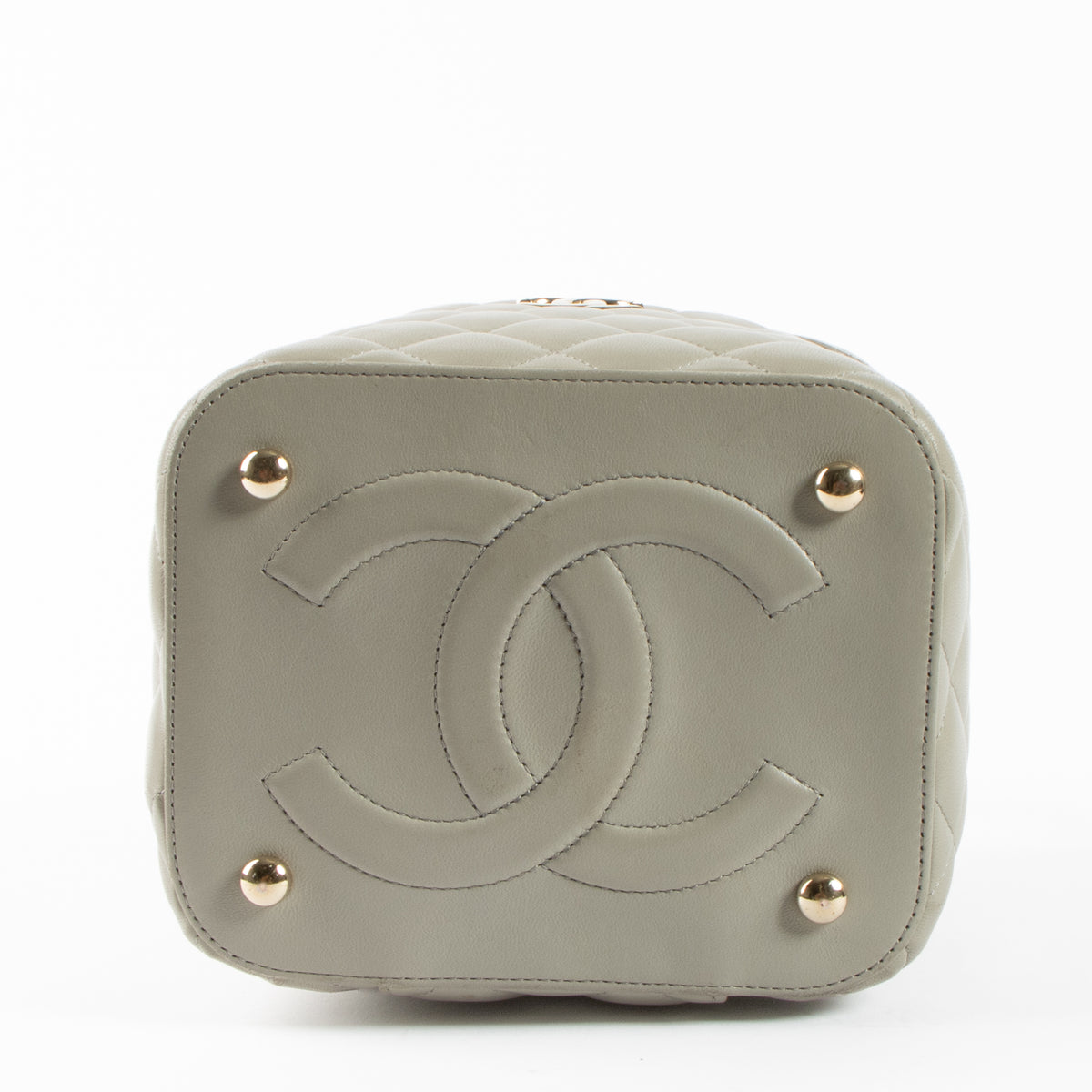 Shop the 100% authentic Chanel Grey Lambskin Trendy CC Vanity Case Bag second hand on Labellov.com!