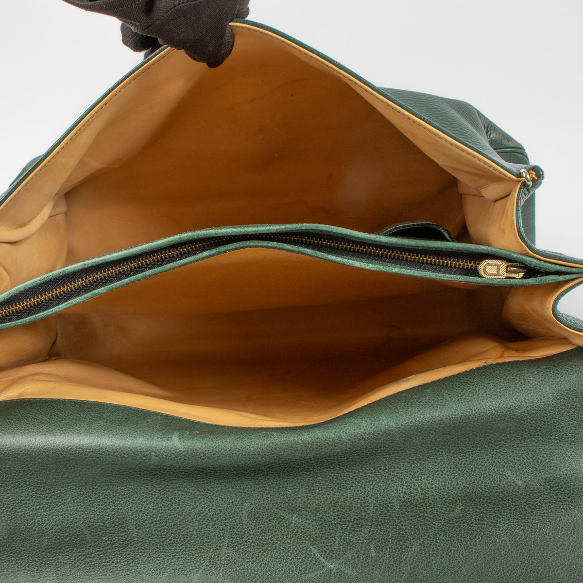 Show this authentic Delvaux Green Leather Brillant Briefcase pre-loved on Labellov.com