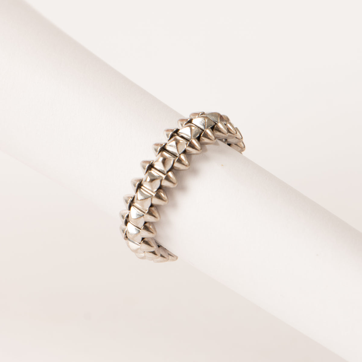Shop this authentic Cartier Clash White Gold Ring Size 51 pre-loved by Labellov.com
