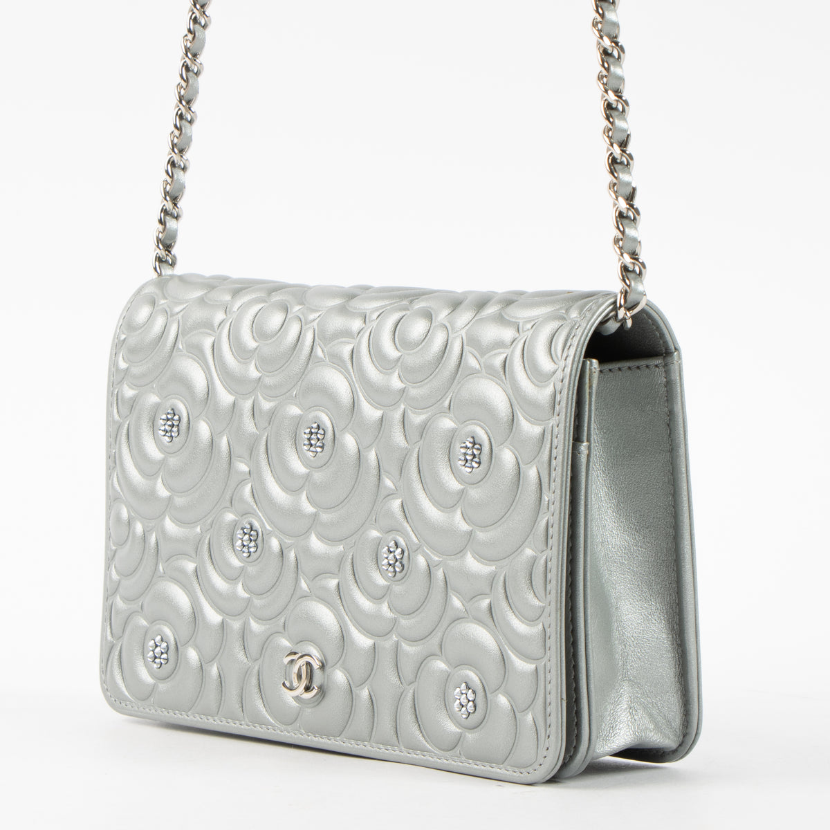 Shop this authentic Chanel Silver Diamante Crystal Camellia Quilted Wallet On Chain pre-loved on Labellov.com