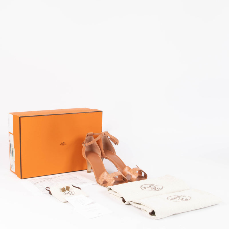 Shop this 100% authentic Hermès Rose Bubinga Première 70 Sandals at Labellov.com