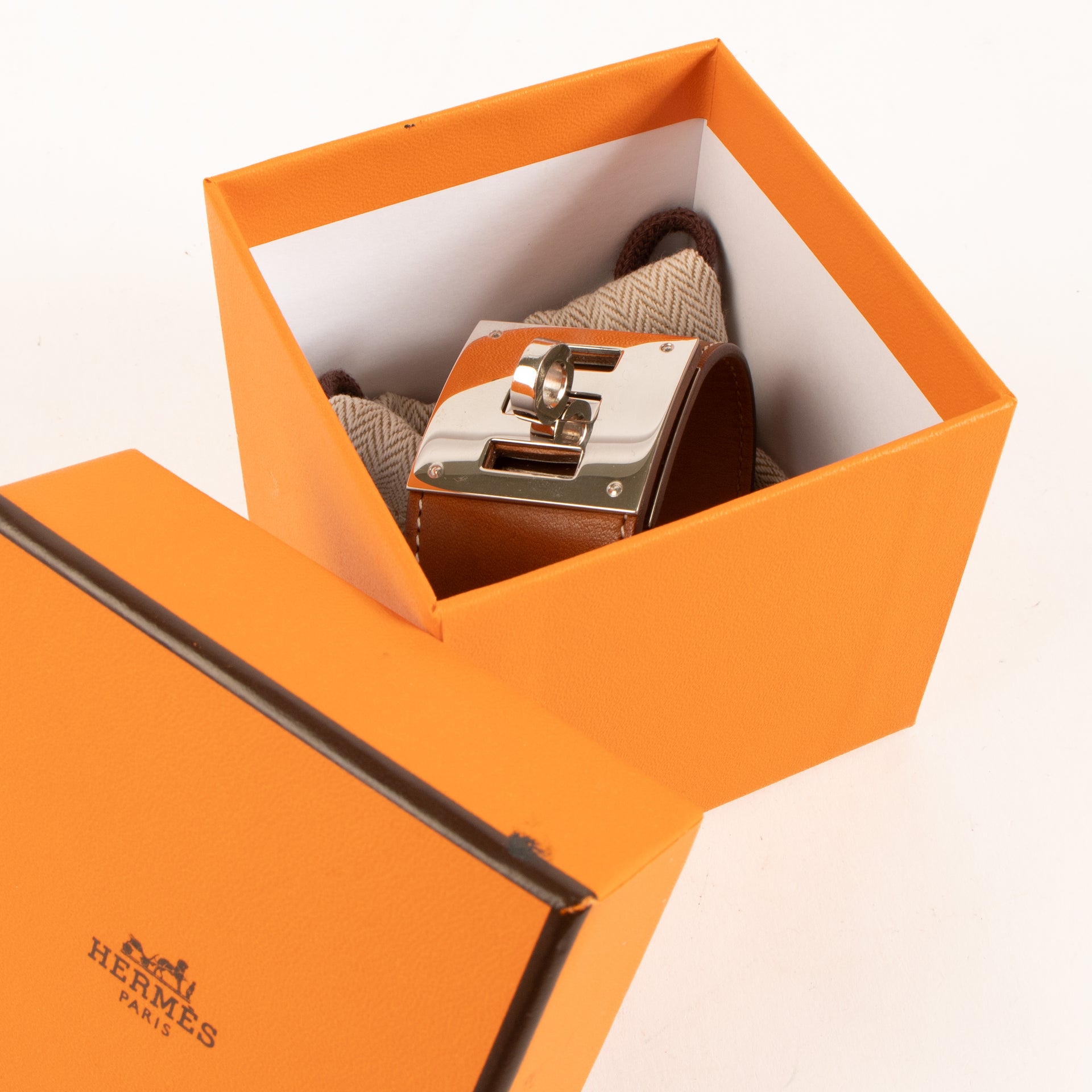 Shop the authentic Hermès Kelly Dog Bracelet on Labellov.com !
