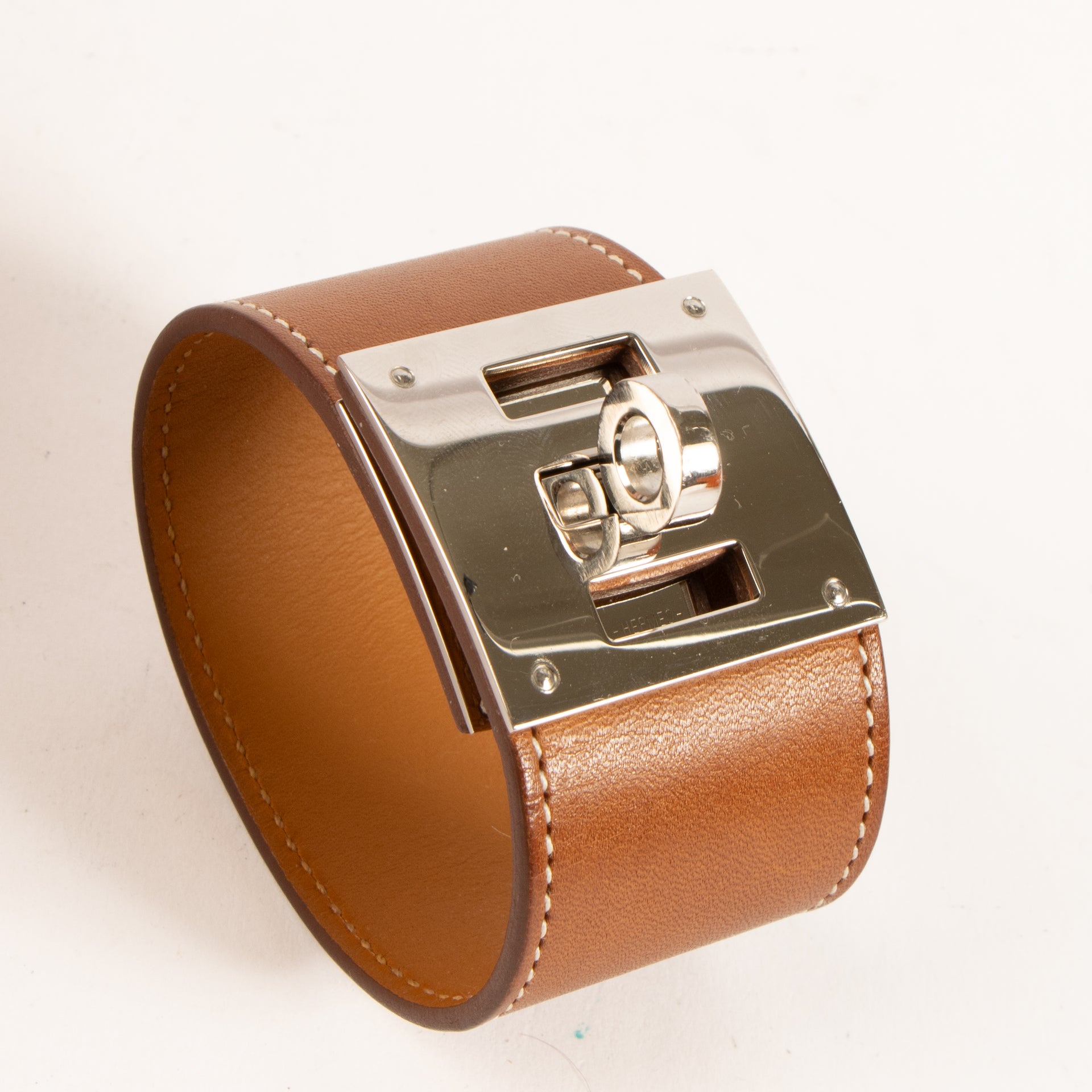 Shop the authentic Hermès Kelly Dog Bracelet on Labellov.com !