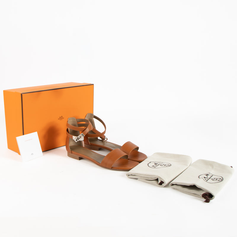 Shop the authentic Hermès Baia Sandals on Labellov.com !