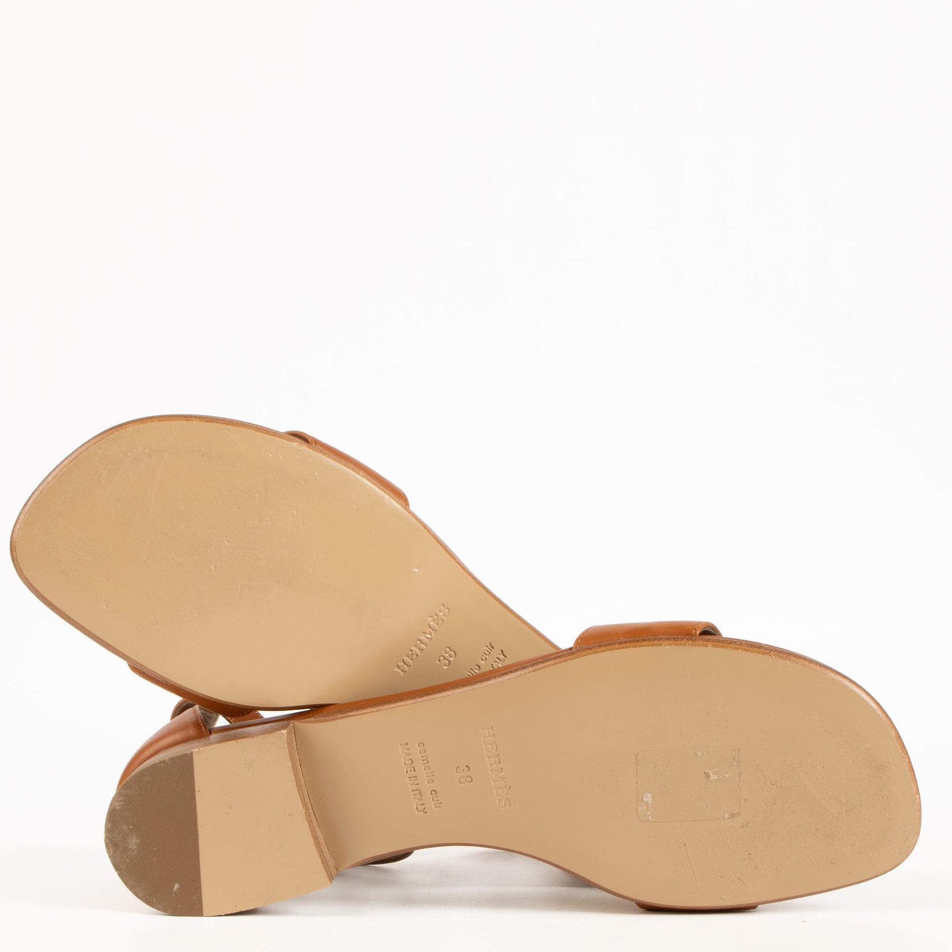 Shop the authentic Hermès Baia Sandals on Labellov.com !