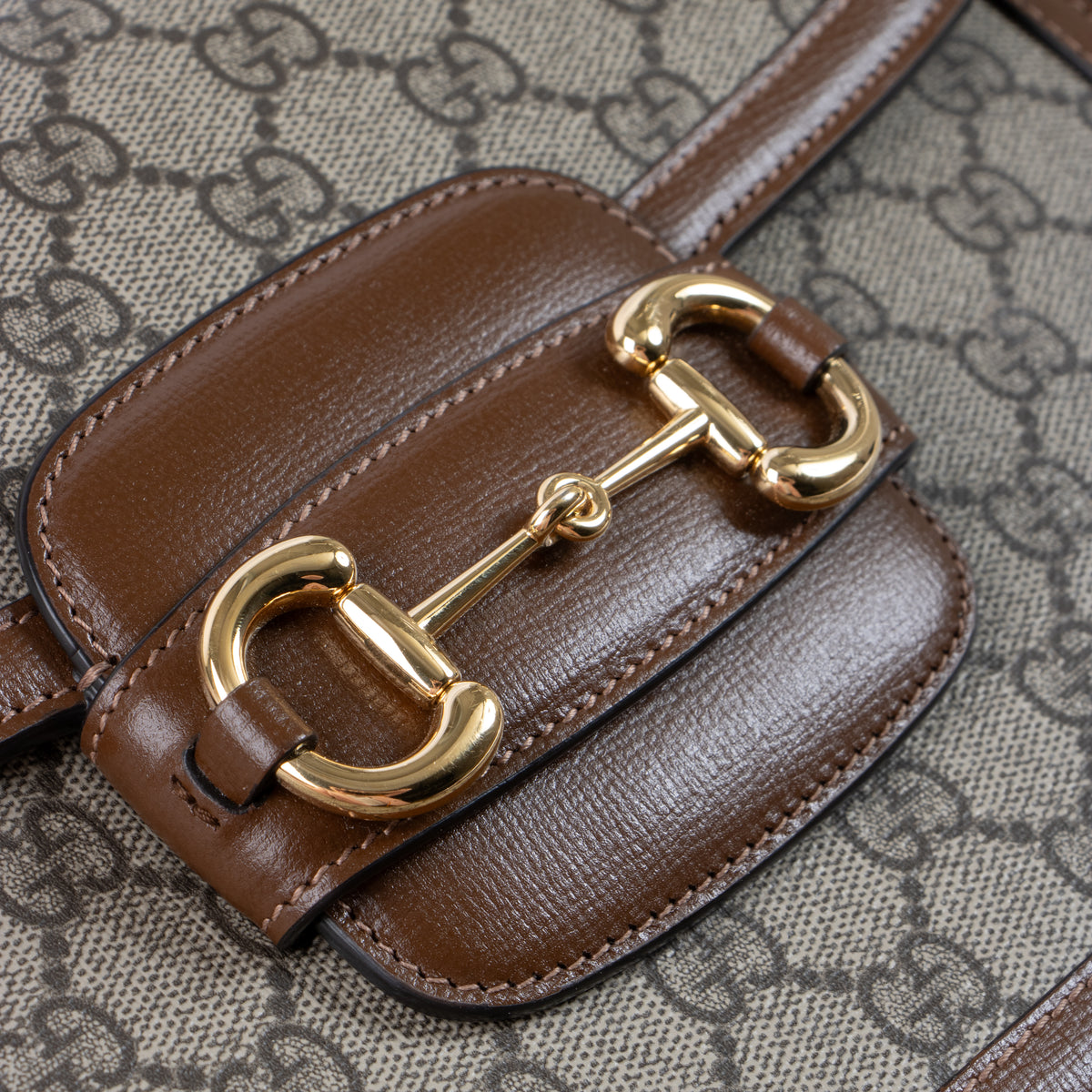 Shop this authentic Gucci GG Supreme Horsebit 1955 Medium Bag pre-loved on Labellov.com 