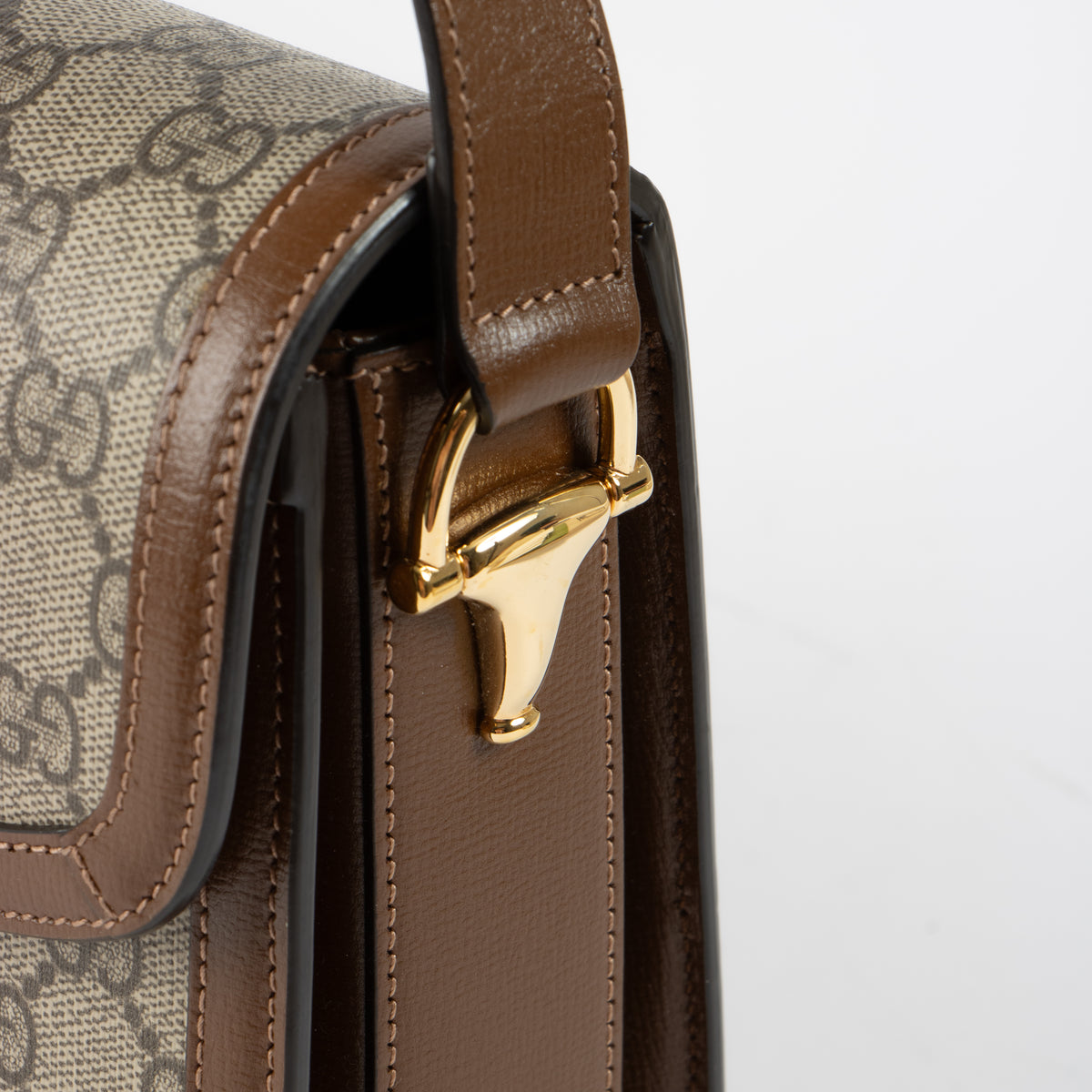 Shop this authentic Gucci GG Supreme Horsebit 1955 Medium Bag pre-loved on Labellov.com 