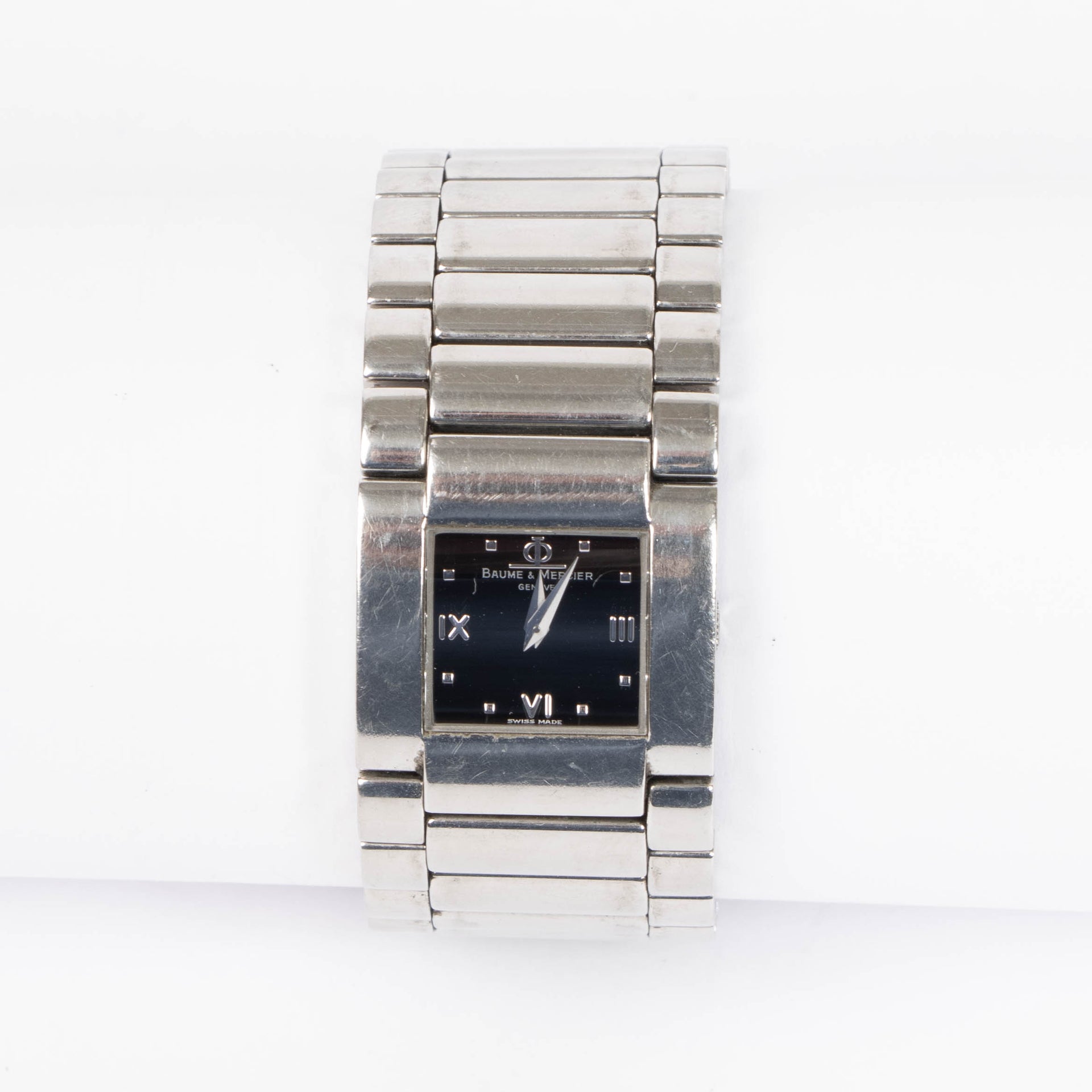 Shop this authentic Baume & Mercier silver Watch pre-loved on Labellov.com