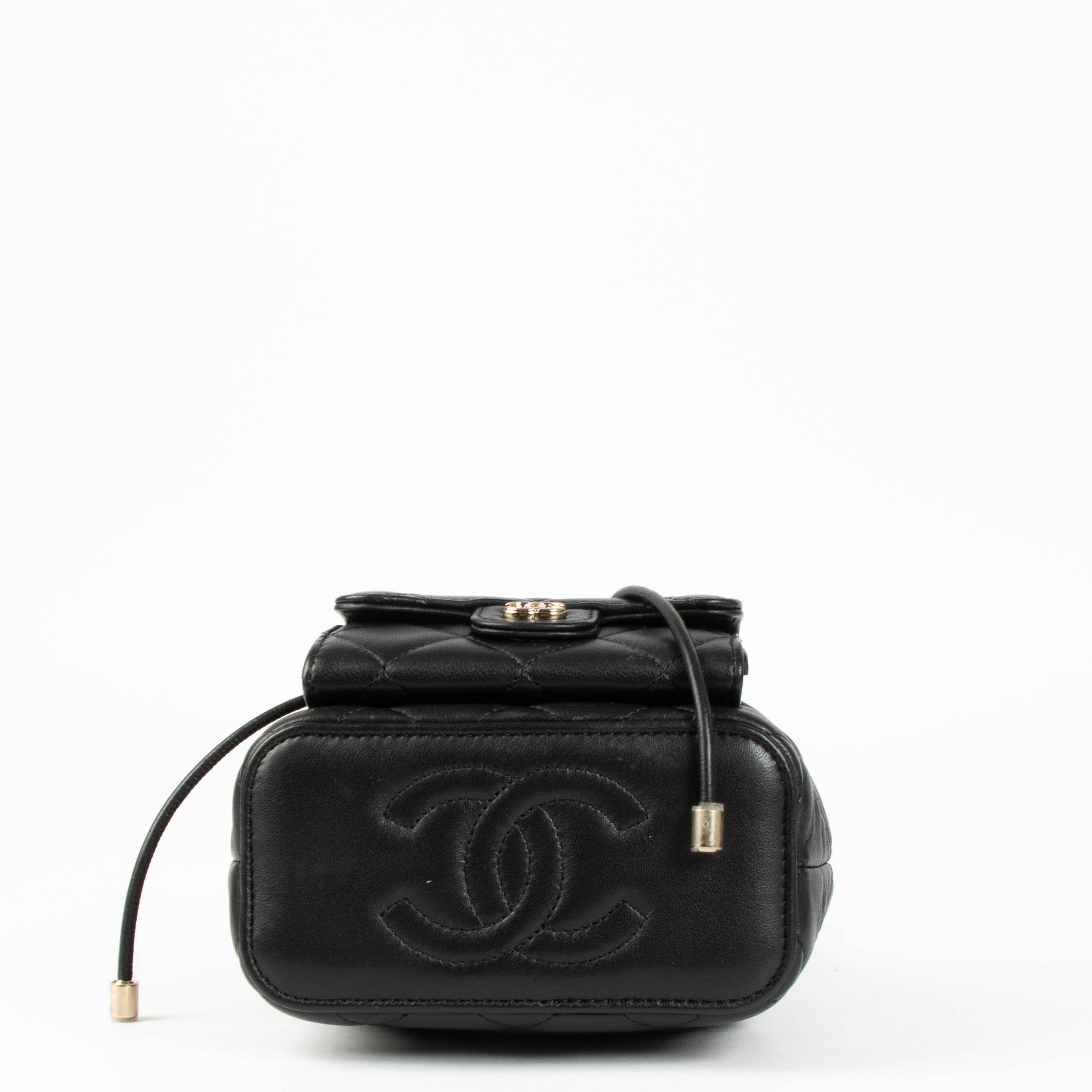 Shop the authentic Chanel 26P Black Mini Bucket Bag With Chain second hand on Labellov.com