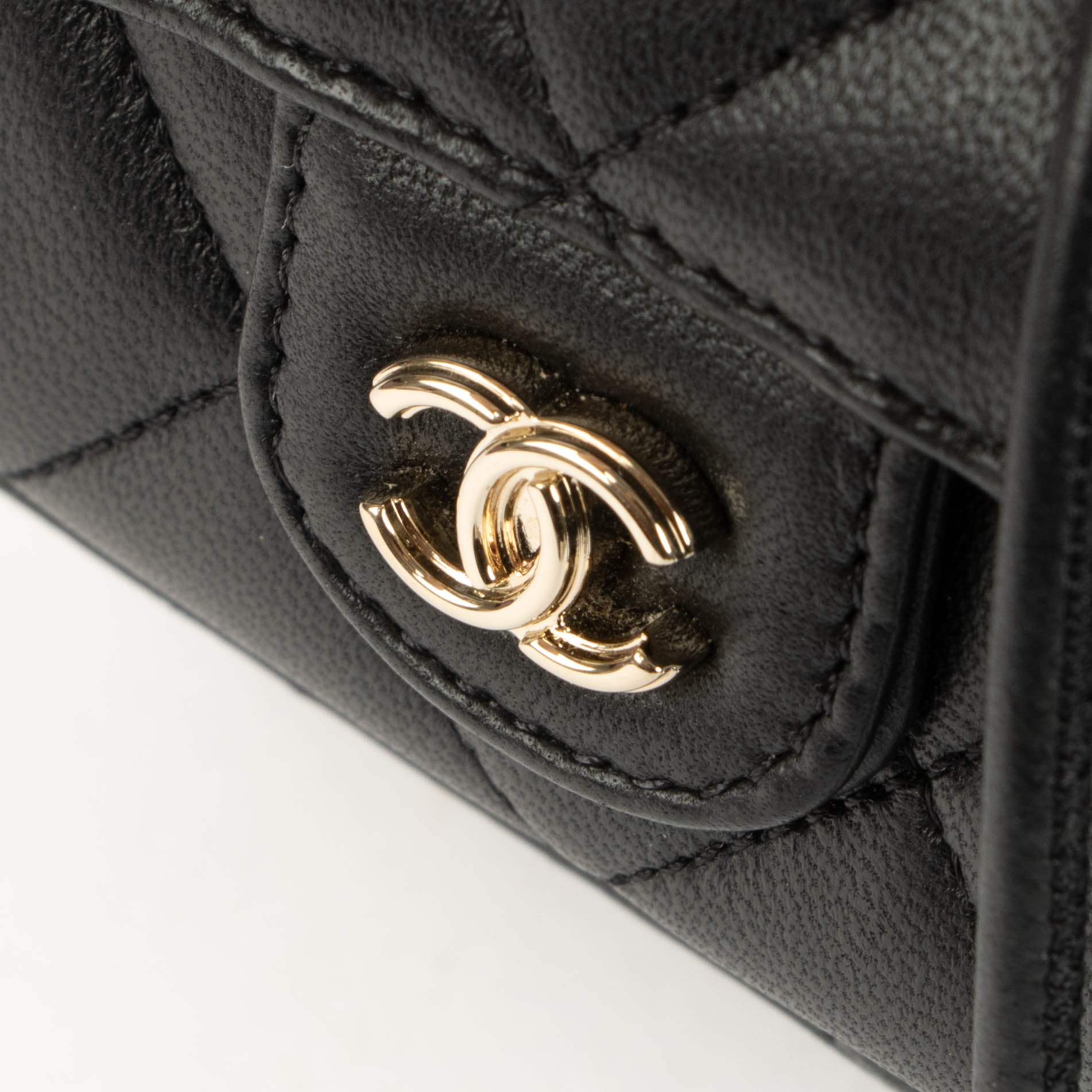 Shop the authentic Chanel 26P Black Mini Bucket Bag With Chain second hand on Labellov.com