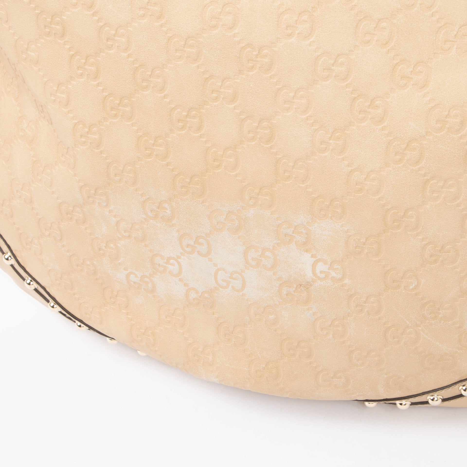 Shop this authentic Gucci Beige Guccissima Pelham Medium Hobo pre-loved on Labellov.com