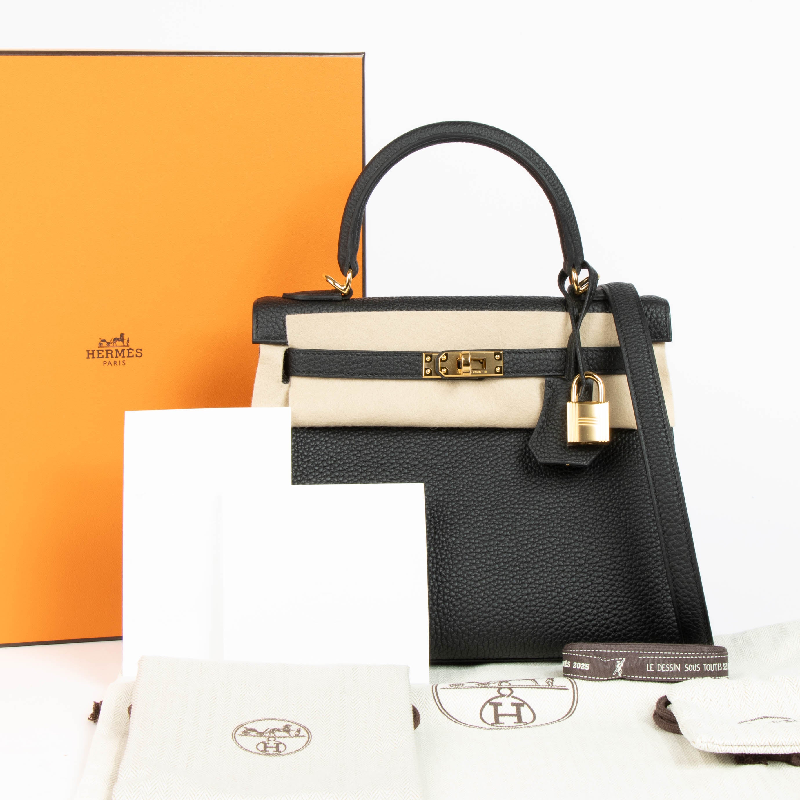 Hermès Kelly 25 Black Togo Gold Hardware – Labellov
