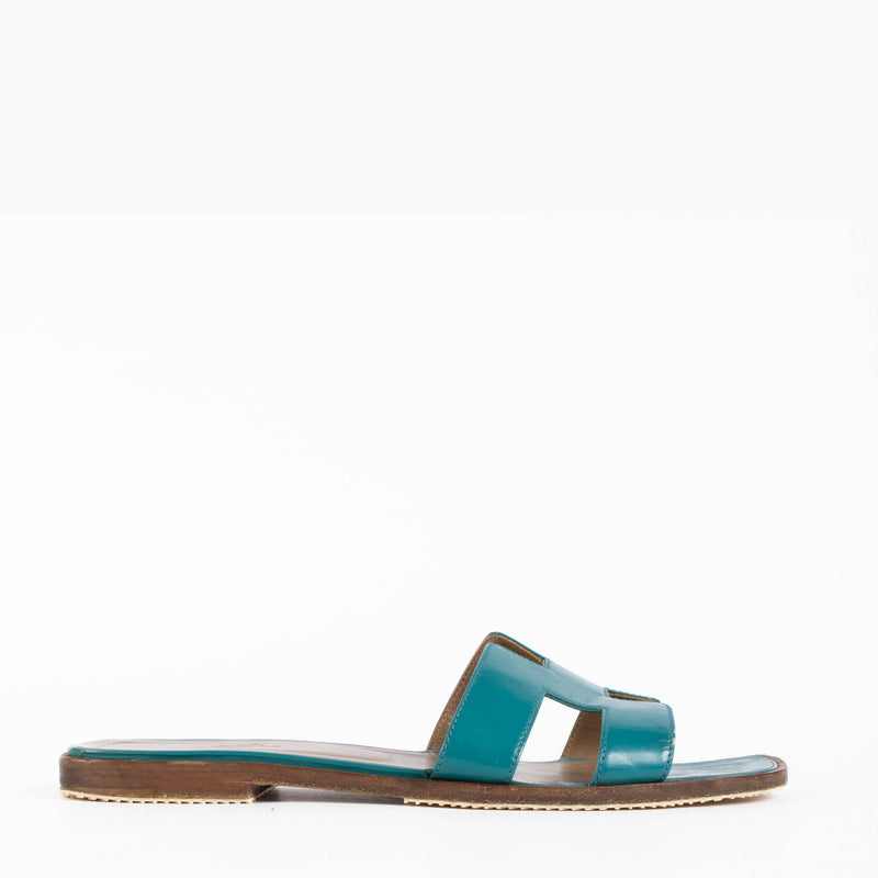 Shop these authentic  Hermes Blue Oran Flats Size 39 pre-loved on Labellov.com 