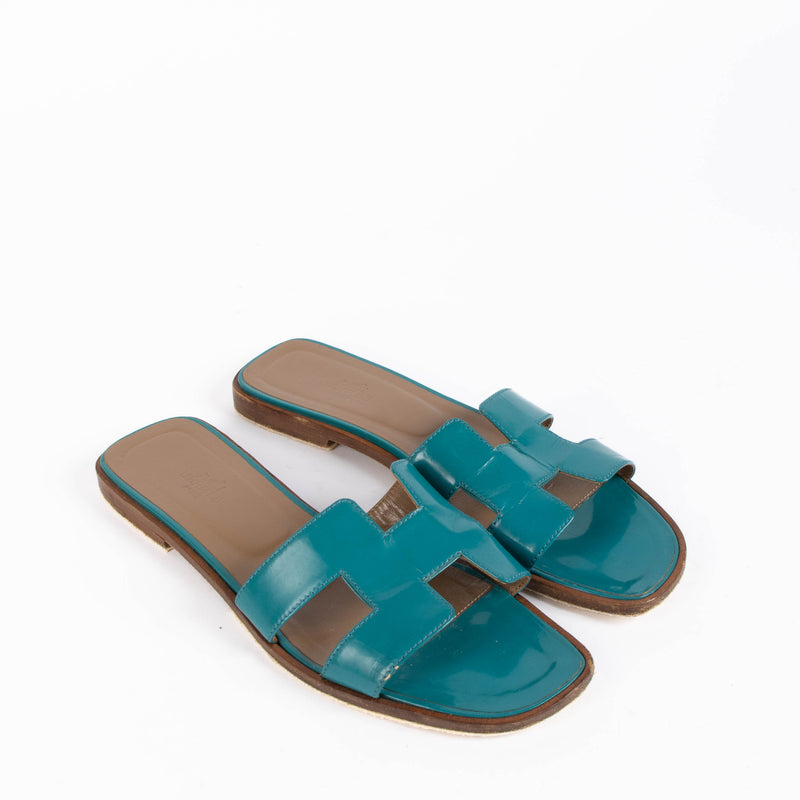Shop these authentic  Hermes Blue Oran Flats Size 39 pre-loved on Labellov.com 