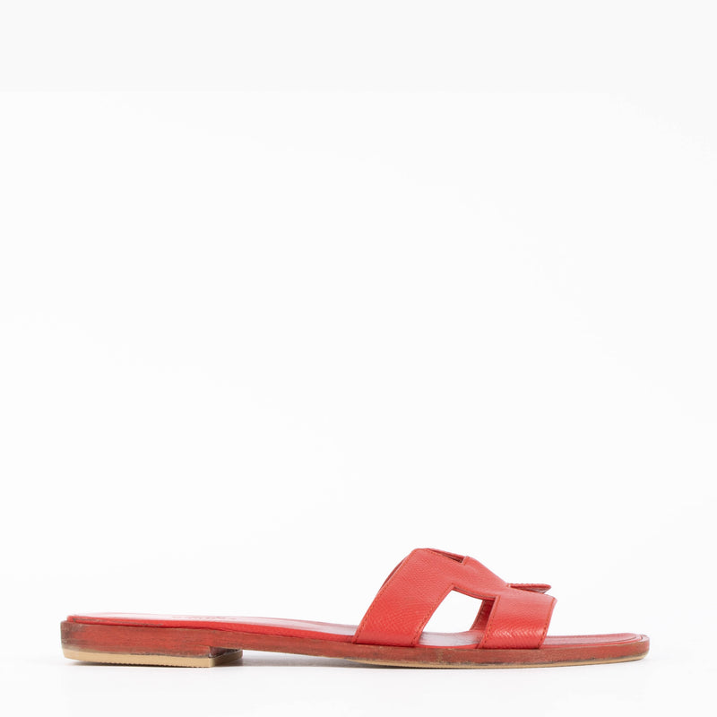 Shop these authentic Hermès Orange Oran Flats Size 40 pre-loved on Labellov.com 