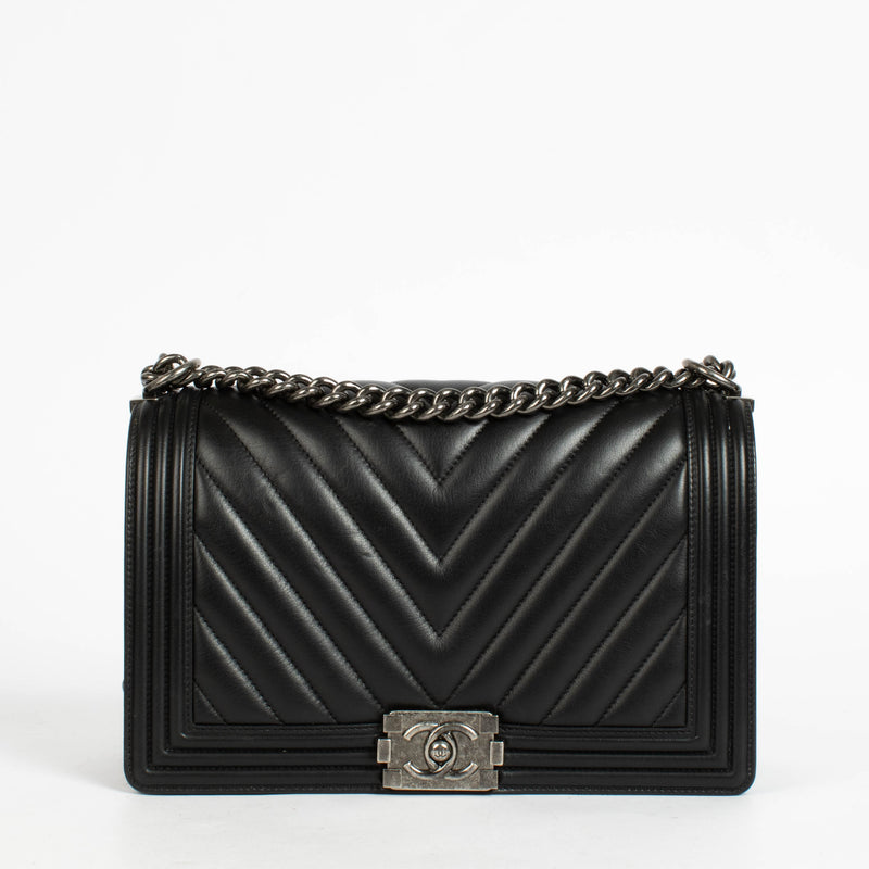 Shop the authentic Chanel Black Chevron Medium Boy Shoulder Bag second hand on Labellov.com