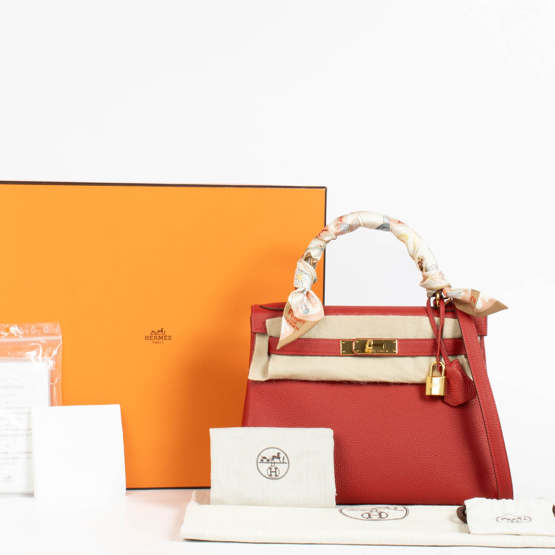 Hermès Kelly 28 Rouge Vif Togo GHW