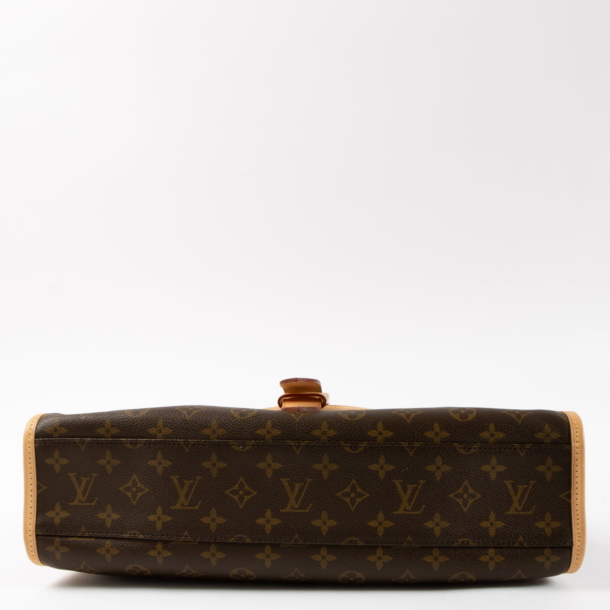 Shop this authentic Louis Vuitton Monogram Beverly 44 Bag pre-loved on Labellov.com