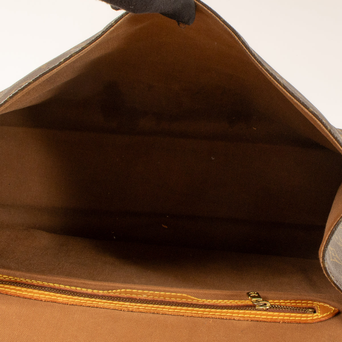 Shop this authentic Louis Vuitton Monogram Beverly 44 Bag pre-loved on Labellov.com