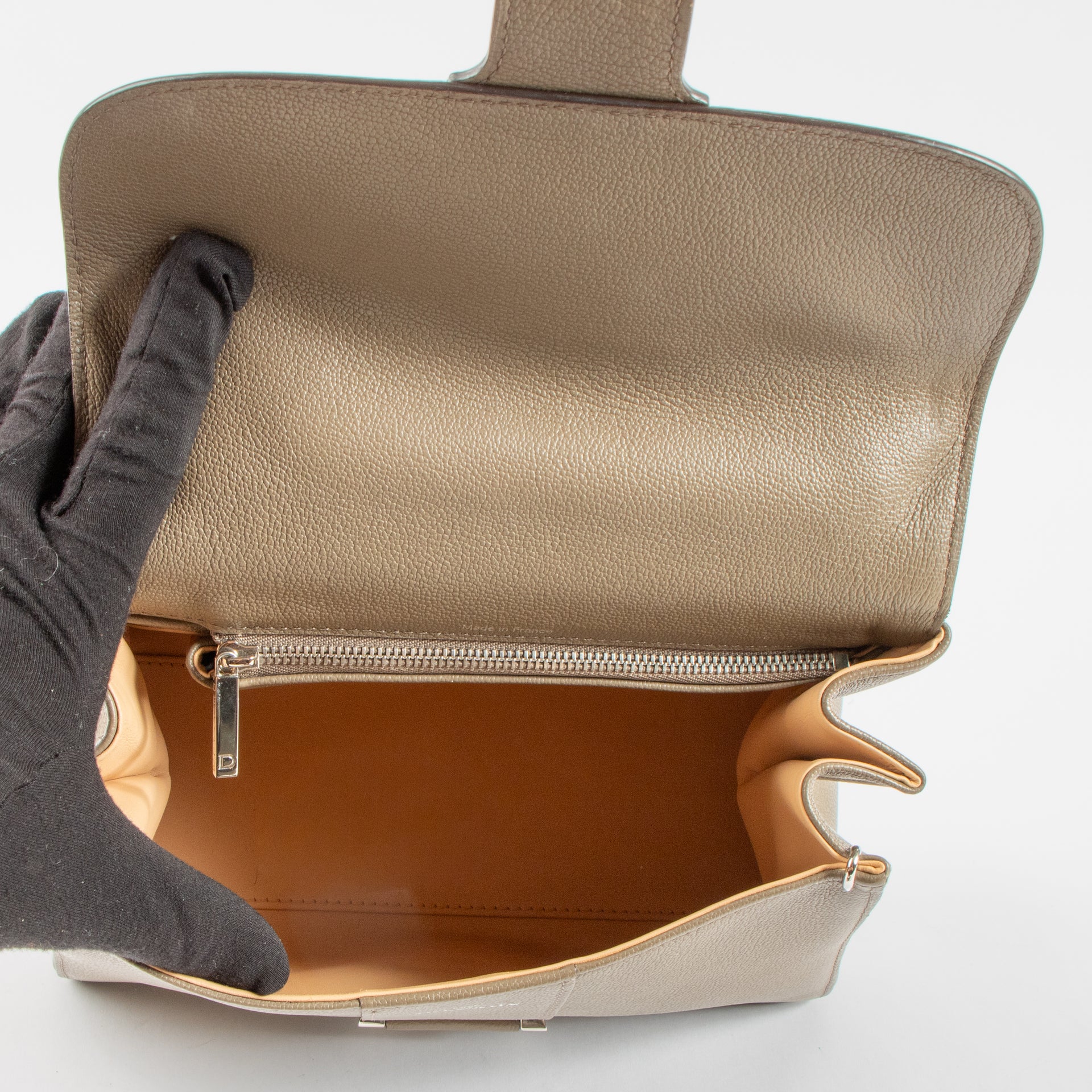 Shop the 100% authentic Delvaux Taupe Rodeo Calf Brillant PM second hand on Labellov.com!