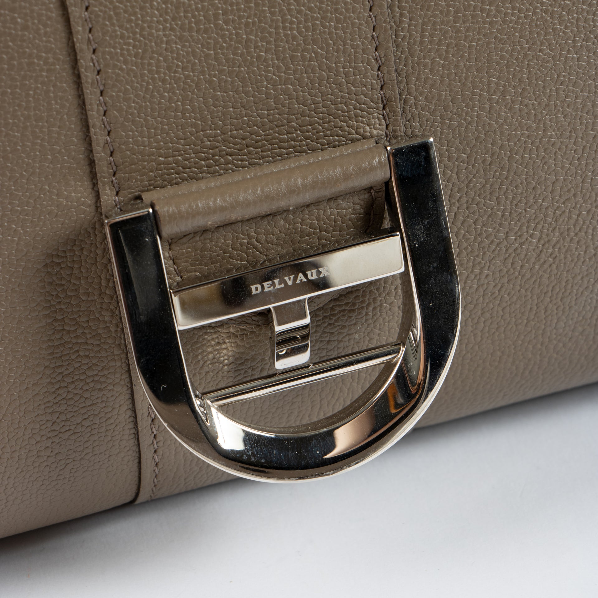 Shop the 100% authentic Delvaux Taupe Rodeo Calf Brillant PM second hand on Labellov.com!