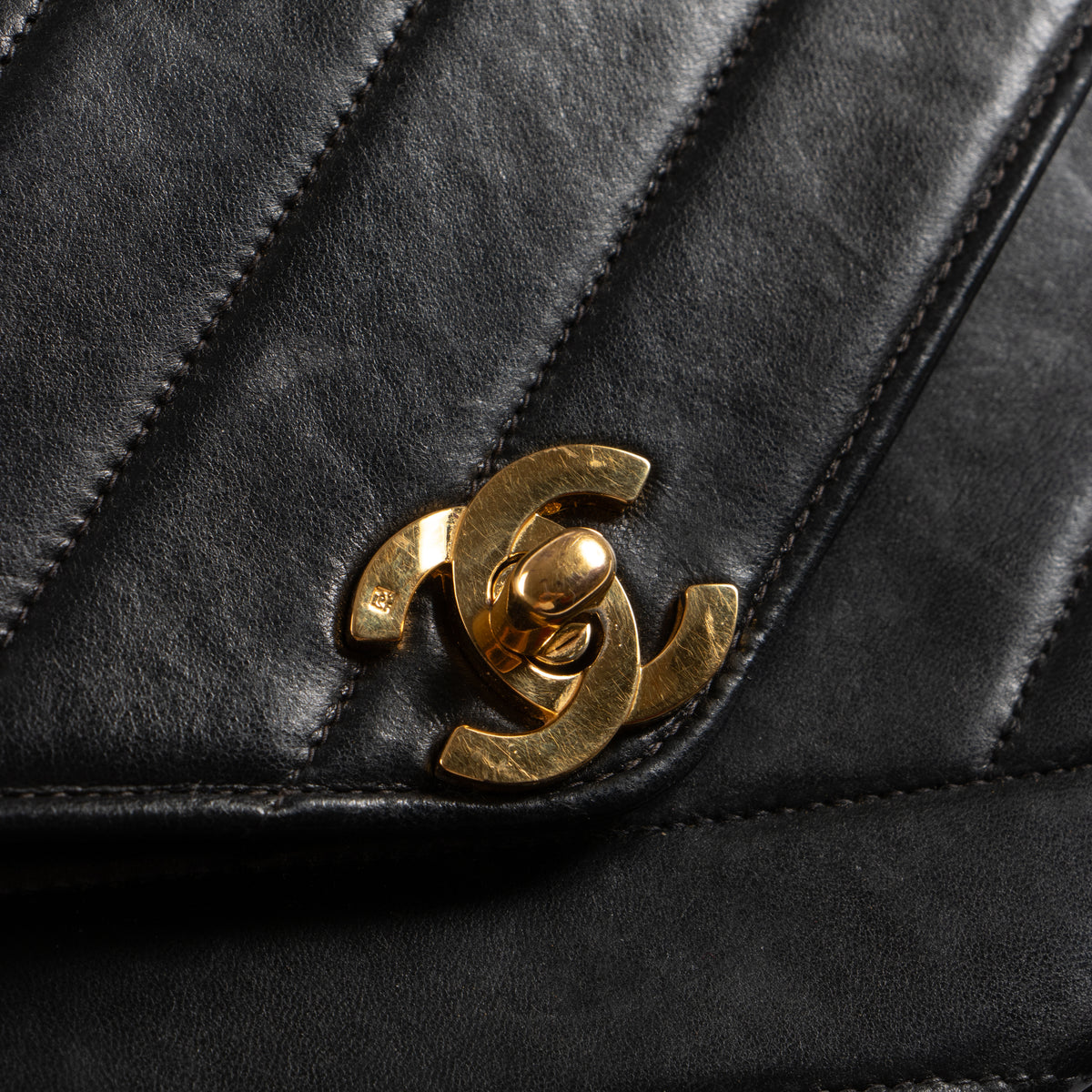 Shop the Chanel Vintage Black Lambskin Flap Bag in good condition at Labellov. A timeless vintage Chanel classic with iconic design.
