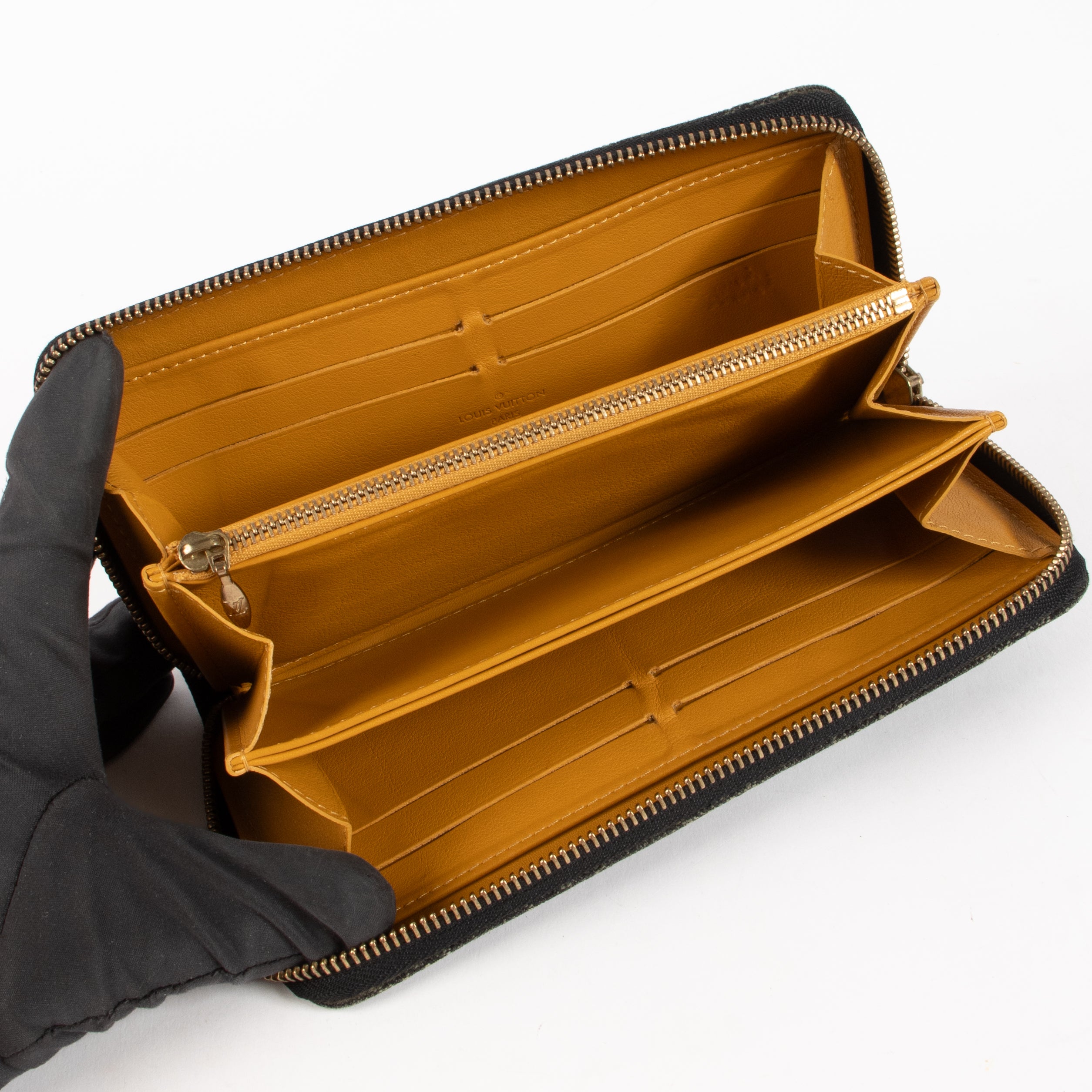 Louis Vuitton Black Monogram Denim Zippy Wallet – Labellov