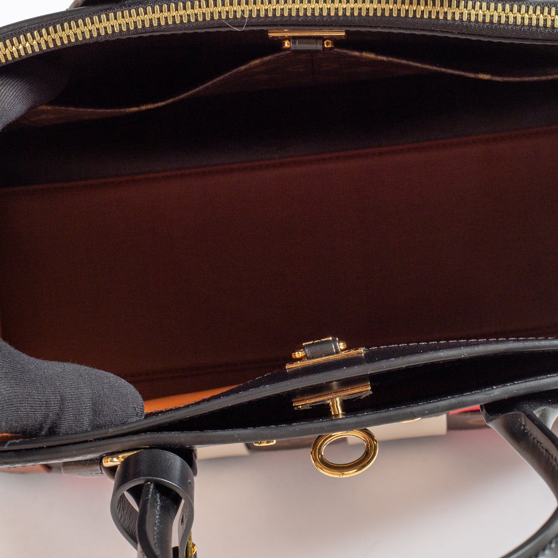 Shop the authentic Louis Vuitton Woven Leather City Steamer MM Bag on Labellov.com !
