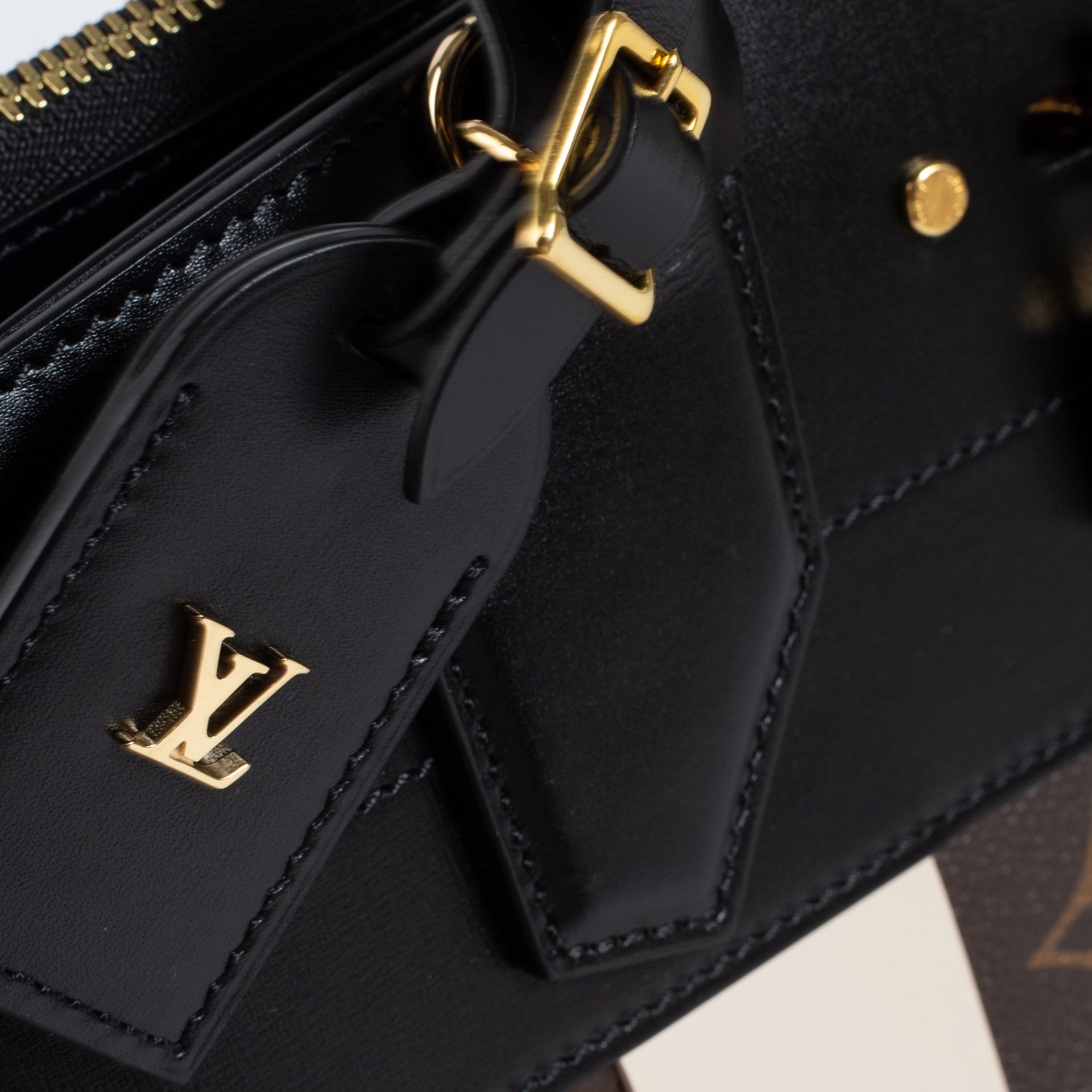Shop the authentic Louis Vuitton Woven Leather City Steamer MM Bag on Labellov.com !