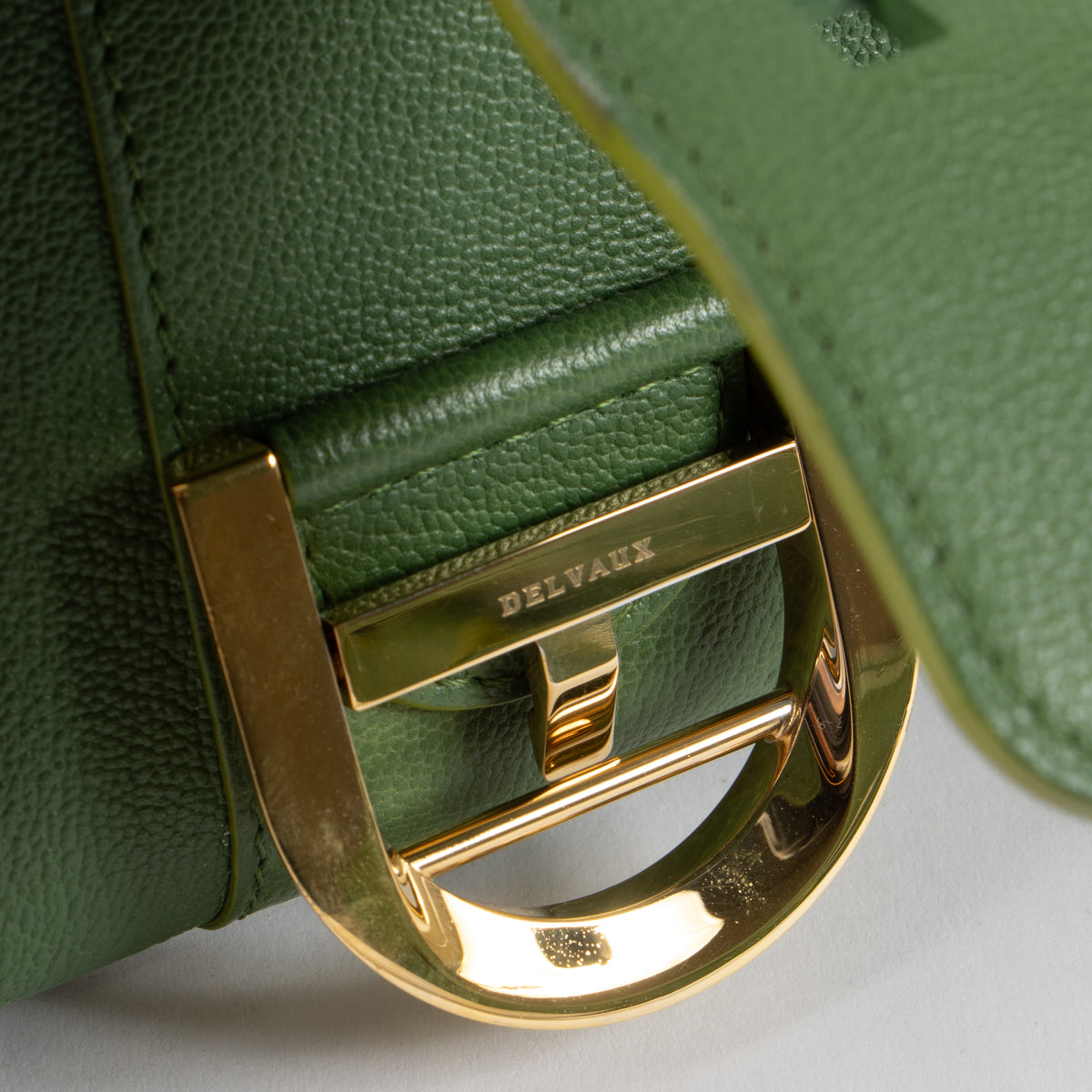 Shop the authentic Delvaux Empire Rodeo Calf Brillant Mini Bag second hand on Labellov.com!
