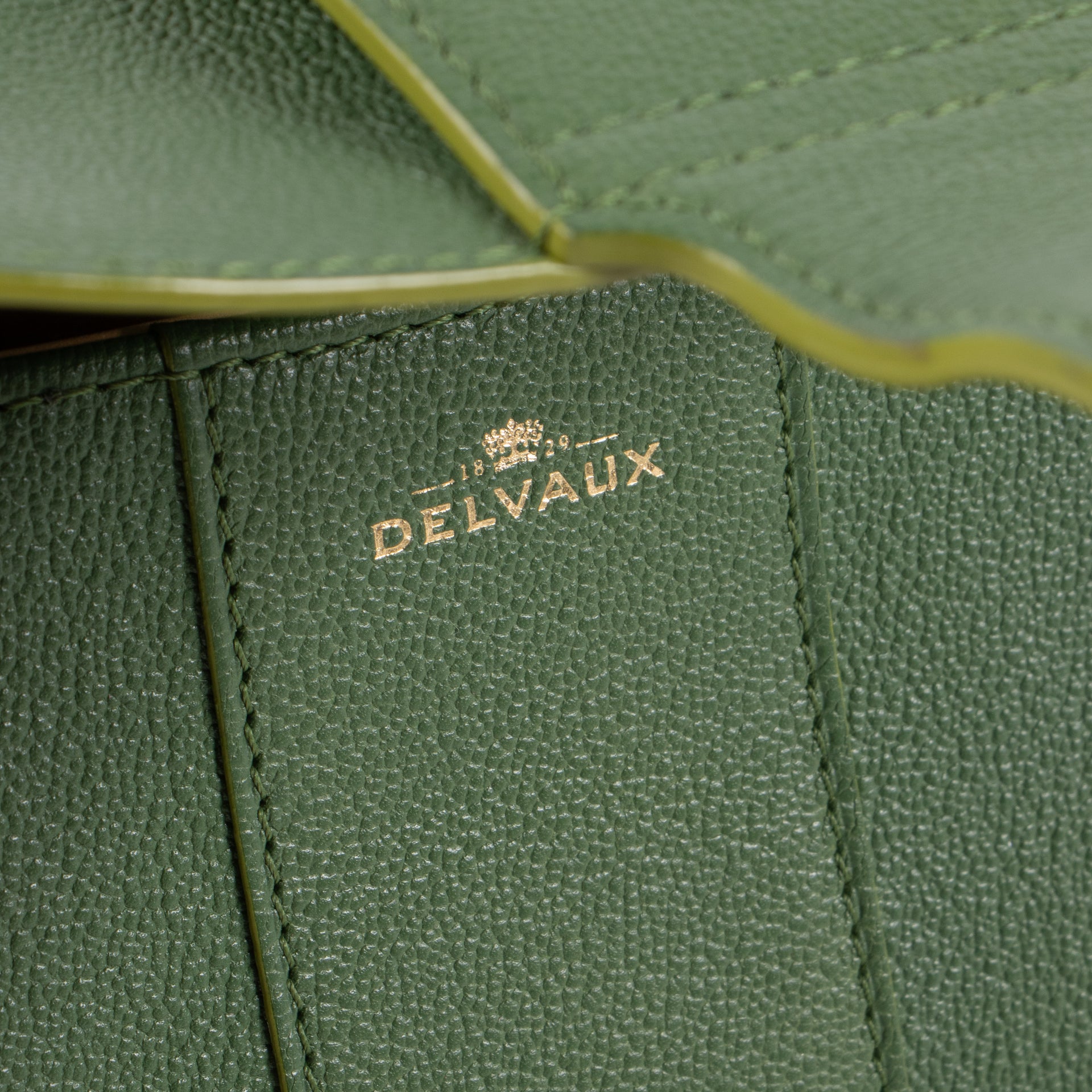 Shop the authentic Delvaux Empire Rodeo Calf Brillant Mini Bag second hand on Labellov.com!
