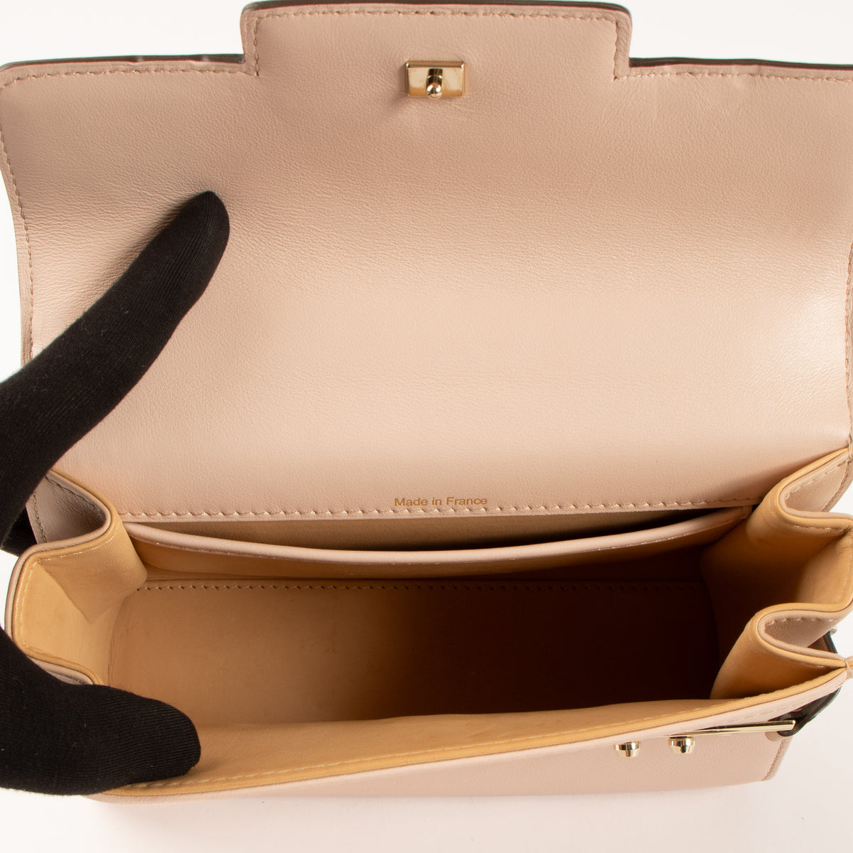 Shop the authentic Delvaux Nude Camaieux Calf Souple Tempête Mini Bag second hand on Labellov.com!
