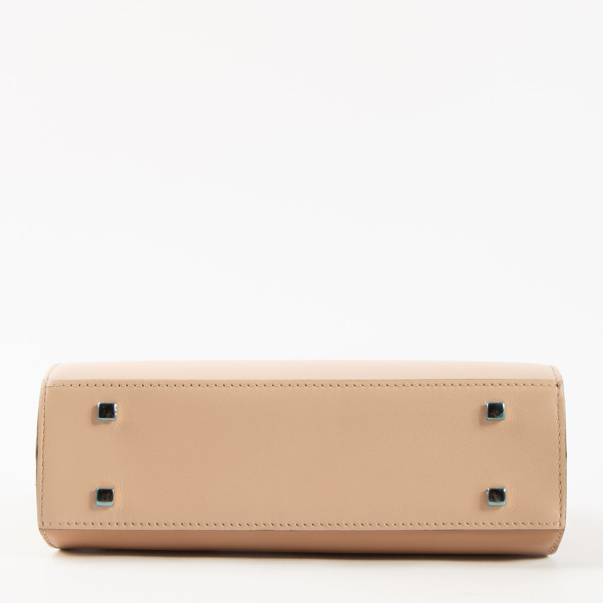 Shop the authentic Delvaux Nude Camaieux Calf Souple Tempête Mini Bag second hand on Labellov.com!
