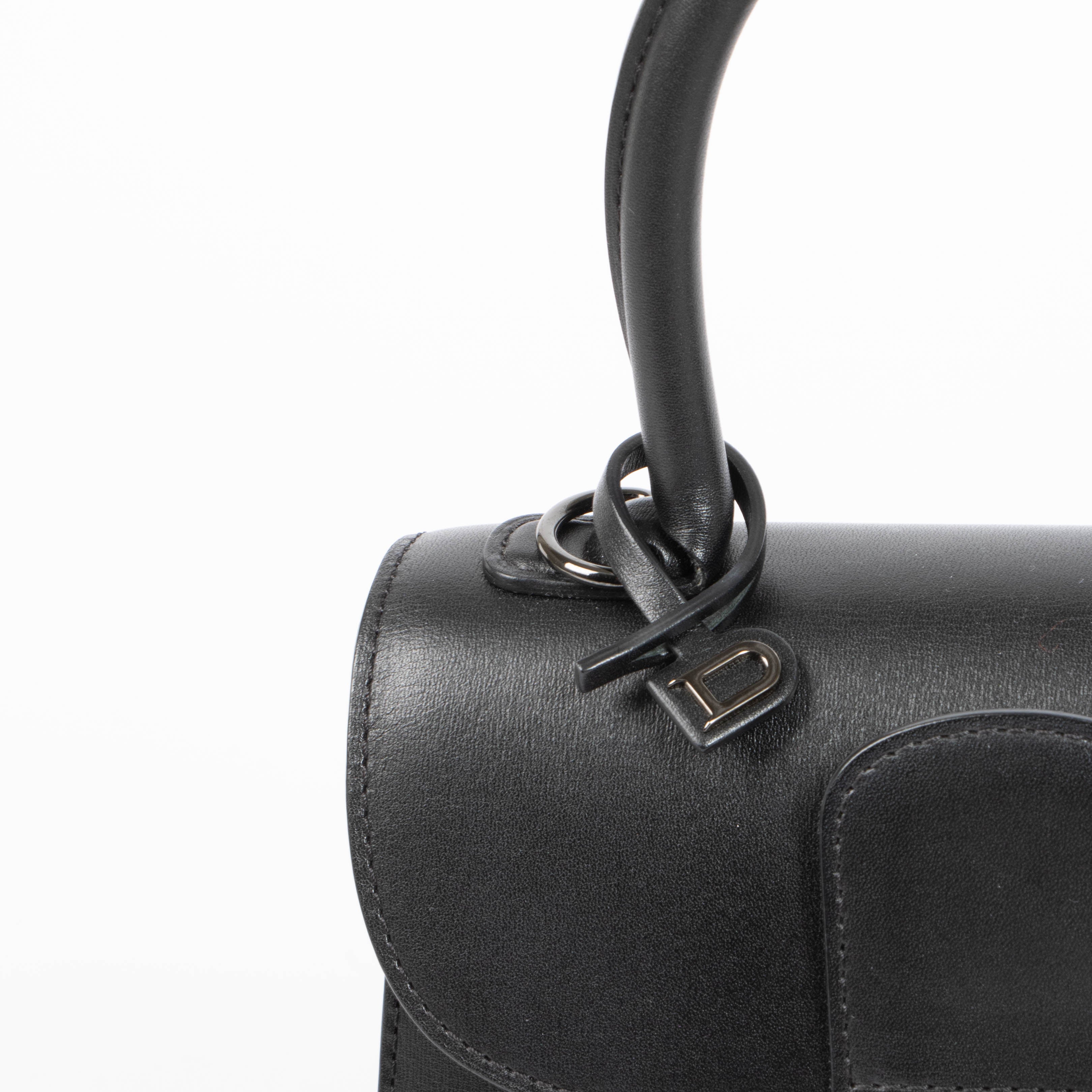 DELVAUX ブラック ケース Delvaux All Black Box Calf Brillant Mini Bag – Labellov