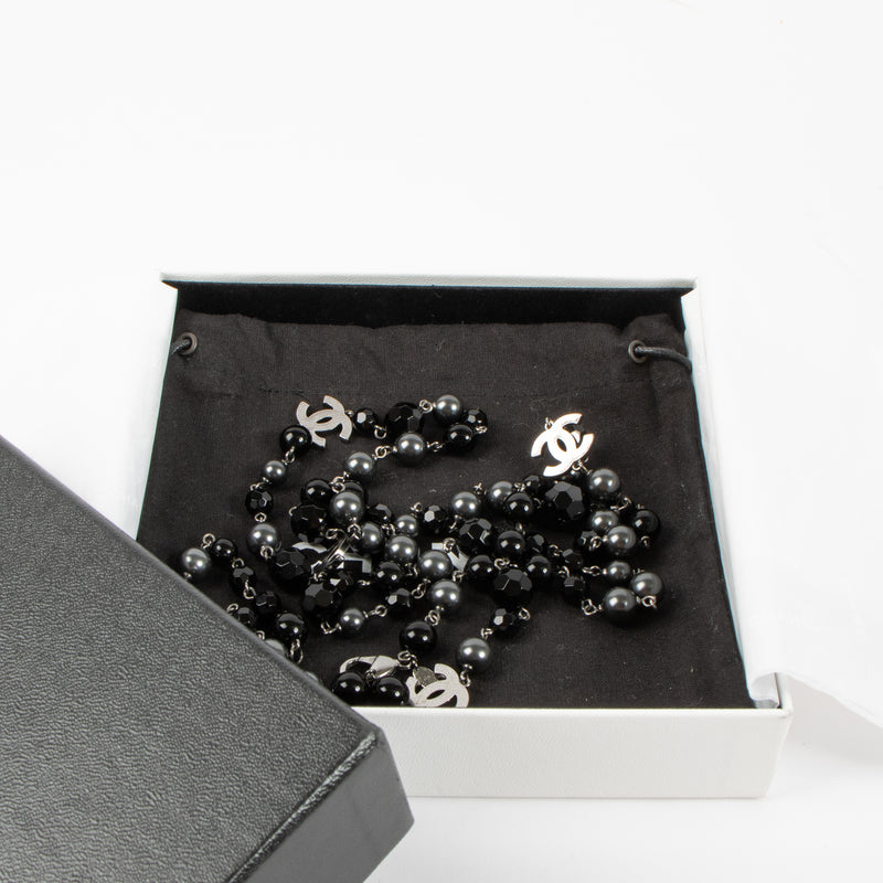 Shop the authentic Chanel 13V Black Fantasy Pearl Bead Long Necklace second hand on Labellov.com!