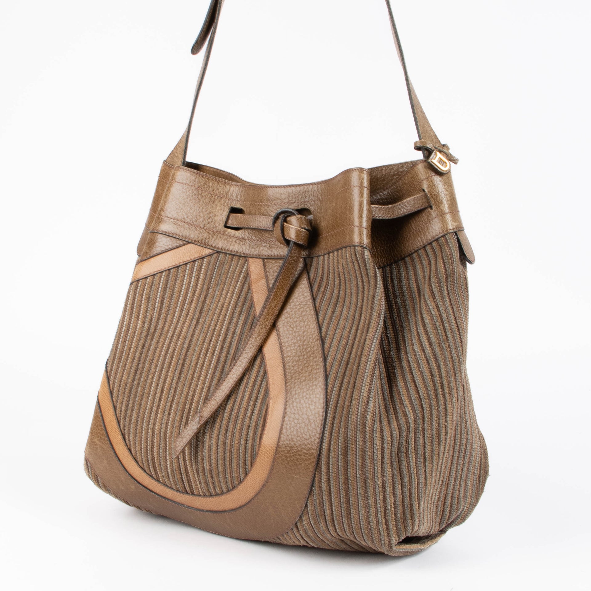 Shop this 100% authentic Delvaux Brown Toile de Cuir Shoulder Bag at Labellov.com