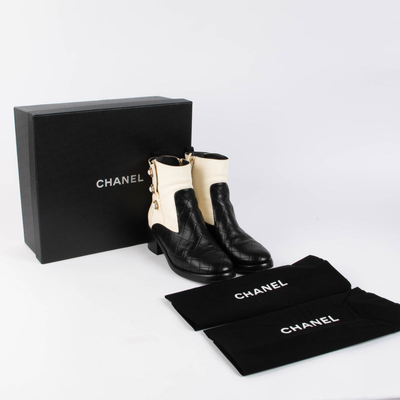 Chanel Black Boots - Size 38,5
