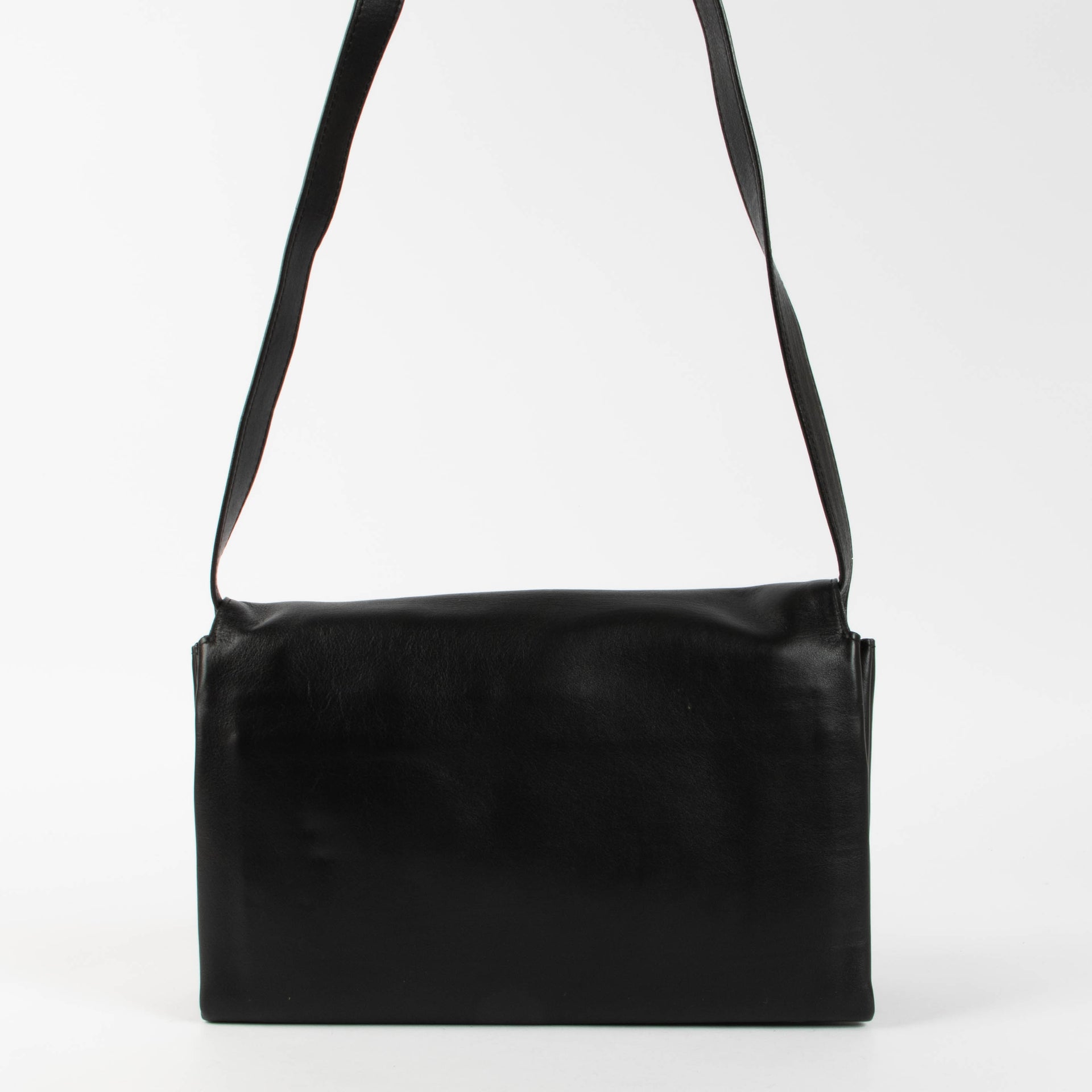 Shop this 100% authentic Bottega Veneta Black Envelope Bag at Labellov.com