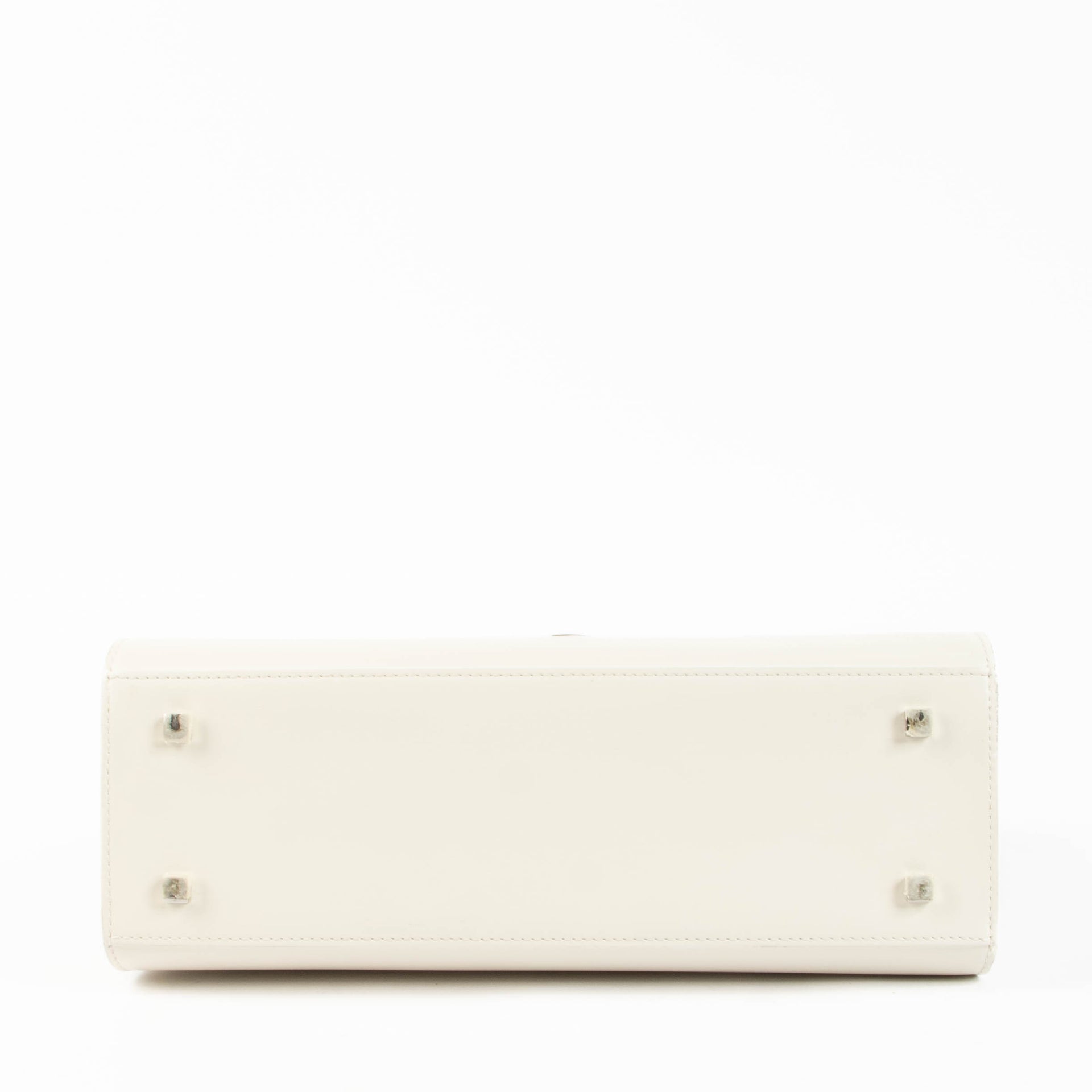 Shop the authentic Delvaux White Box Calf Poussiere d'Eoiles Tempête MM second hand on Labellov.com