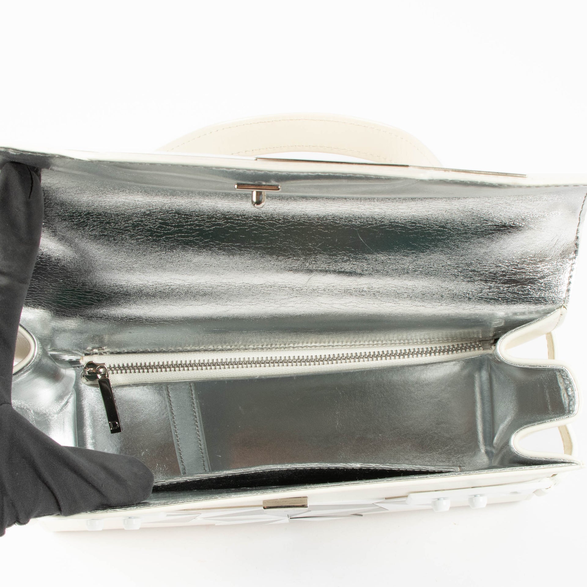 Shop the authentic Delvaux White Box Calf Poussiere d'Eoiles Tempête MM second hand on Labellov.com
