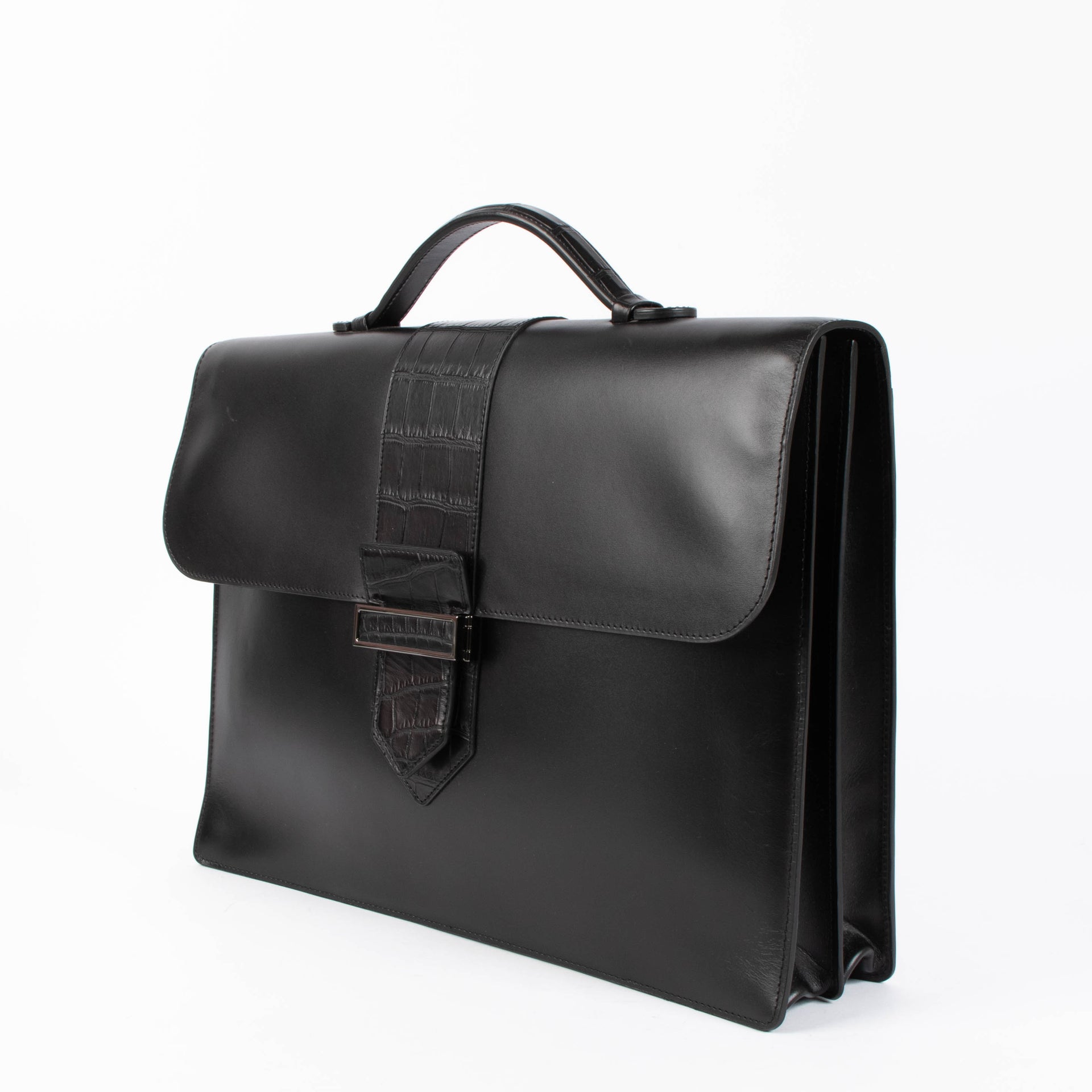 Shop authentic Delvaux Black Alligator Detail Briefcase on Labellov.com.