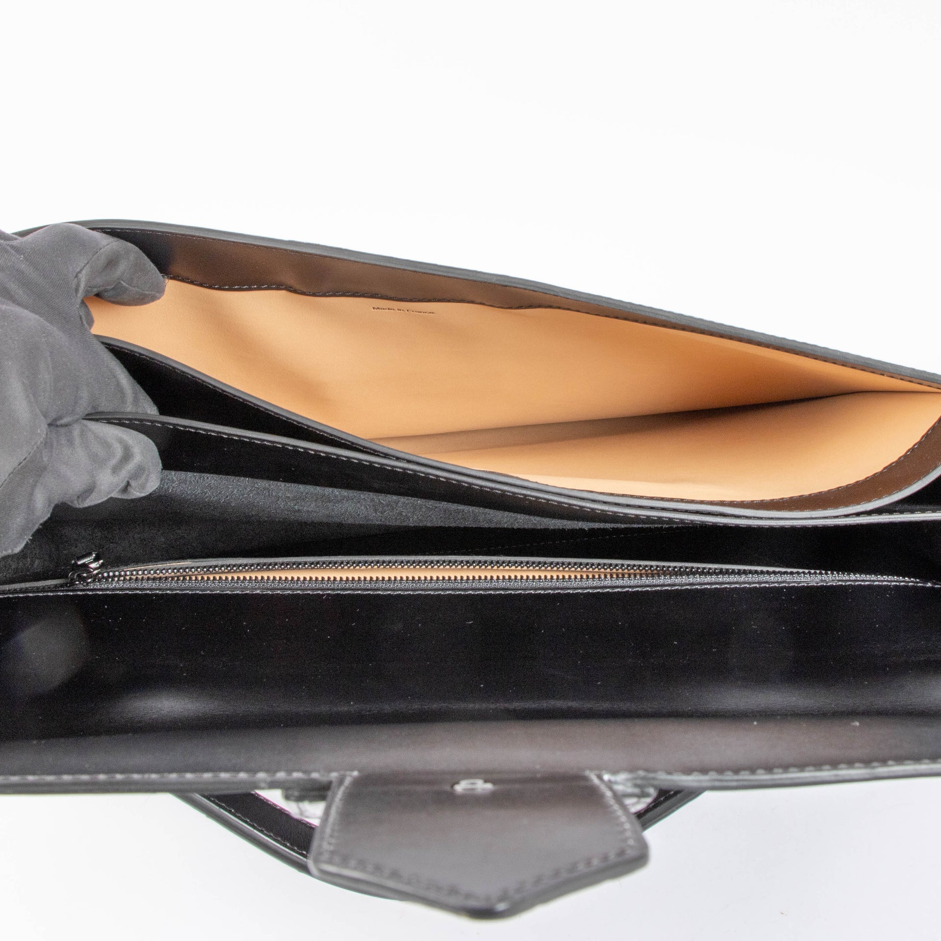 Shop authentic Delvaux Black Alligator Detail Briefcase on Labellov.com.
