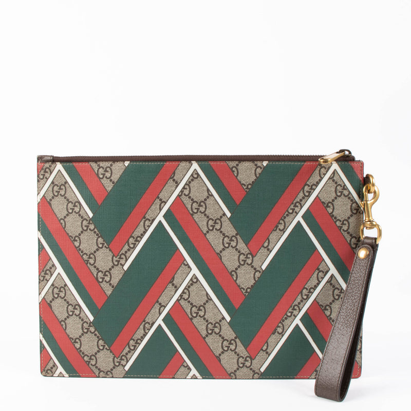 Shop the authentic Gucci GG Supreme Chevron Clutch second hand on Labellov.com