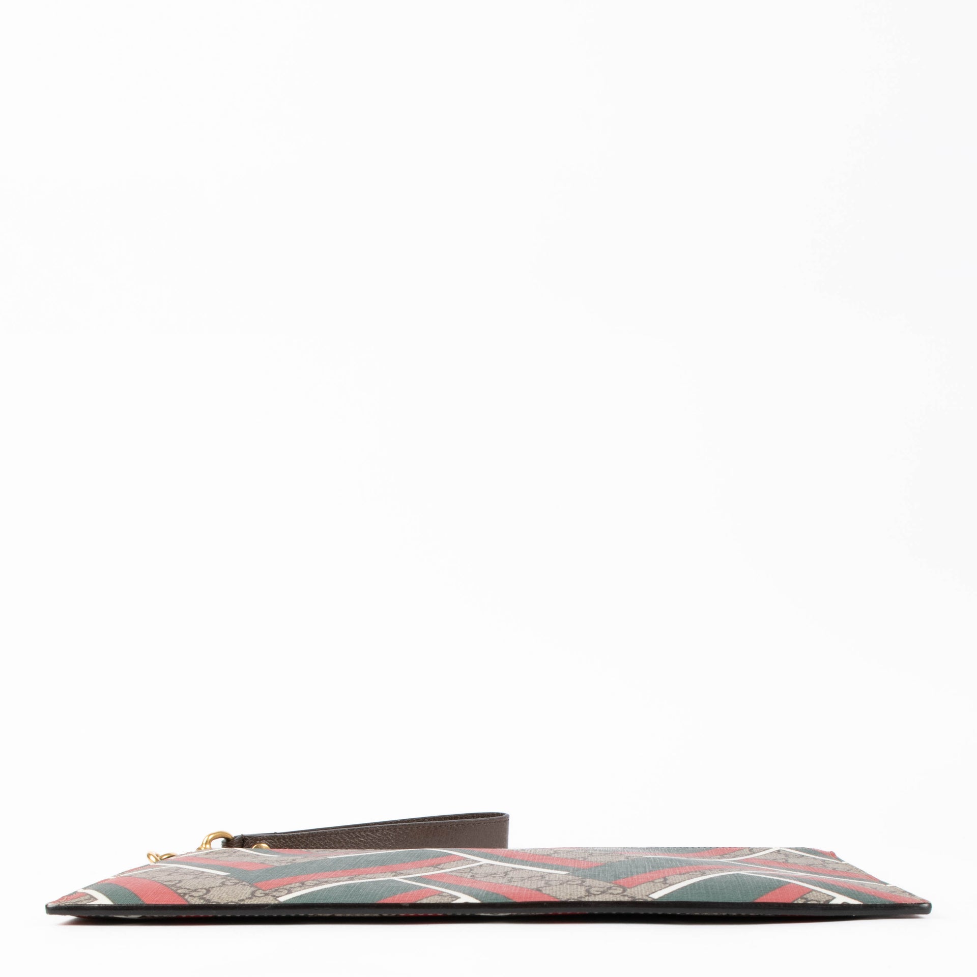 Shop the authentic Gucci GG Supreme Chevron Clutch second hand on Labellov.com