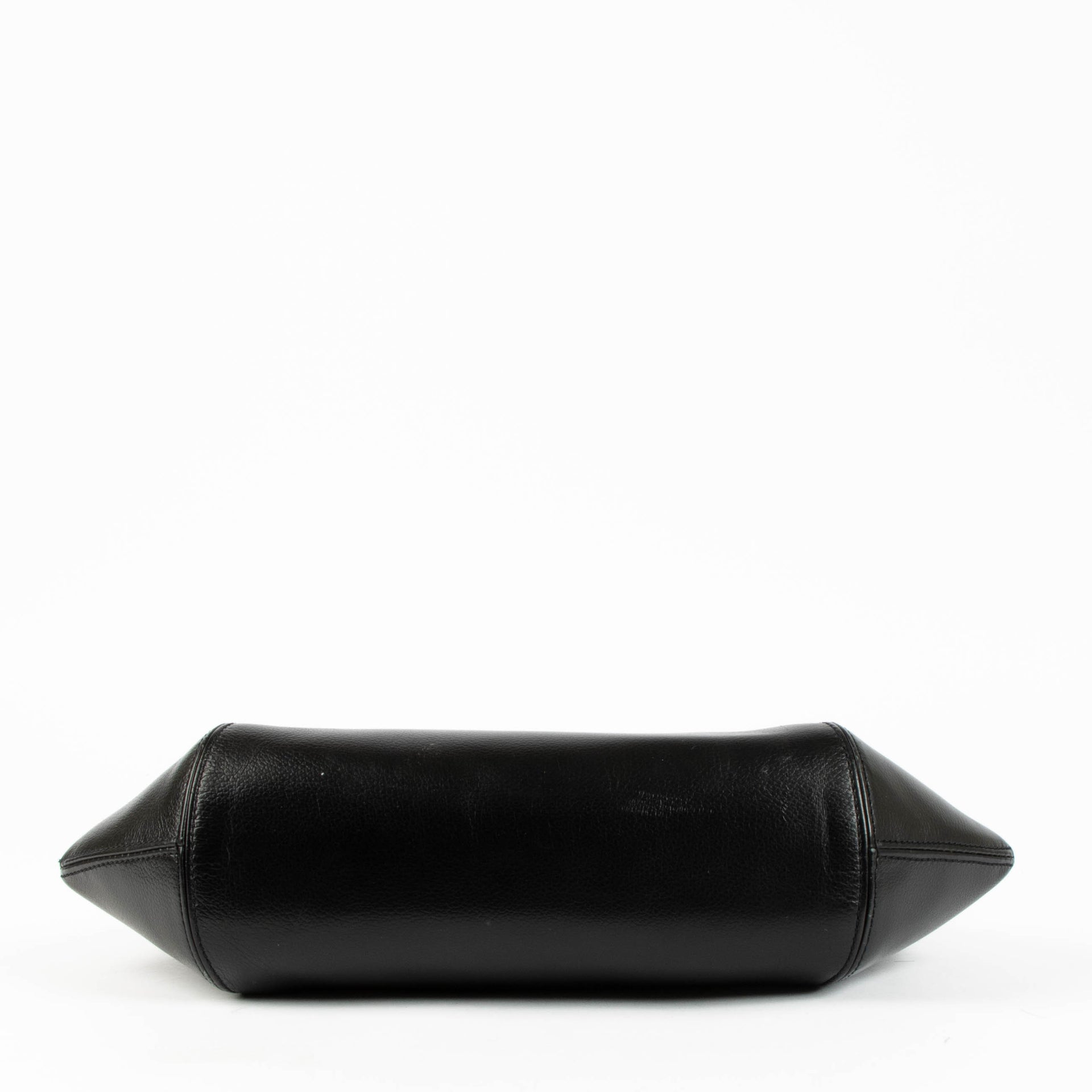 Shop this 100% authentic Delvaux Black Désir Shoulder Bag at Labellov.com