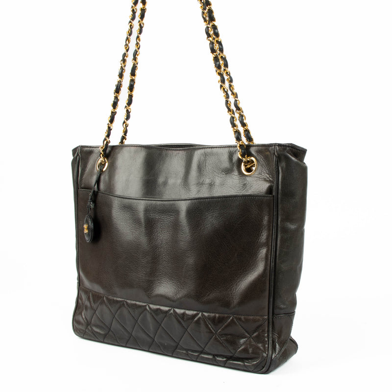 Shop the authentic Chanel Black Vintage Tote Bag pre-loved on Labellov.com