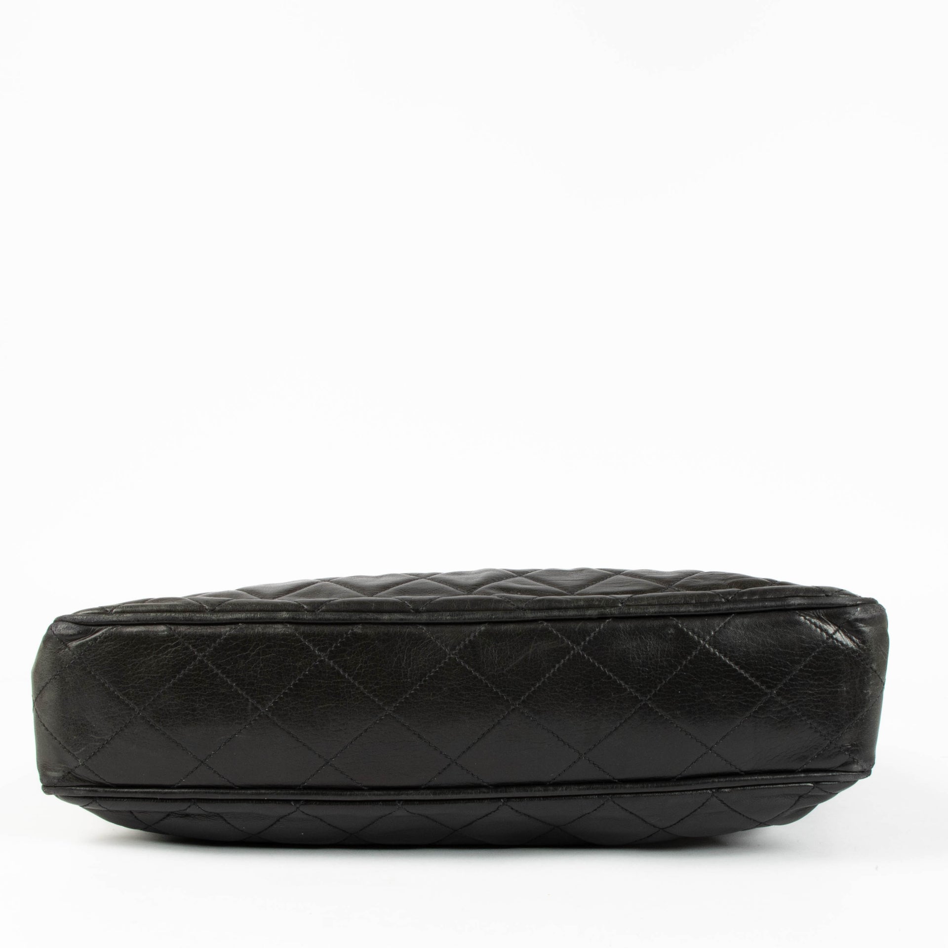 Shop the authentic Chanel Black Vintage Tote Bag pre-loved on Labellov.com