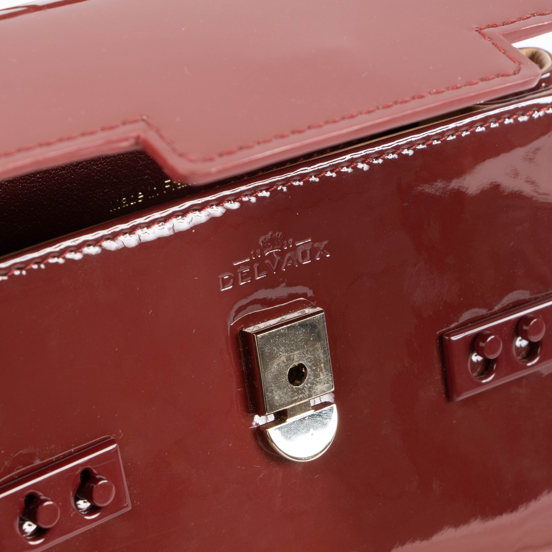 Shop the authentic Delvaux Rouge de Pourpre Vernis Tempête Micro Bag second hand on Labellov.com